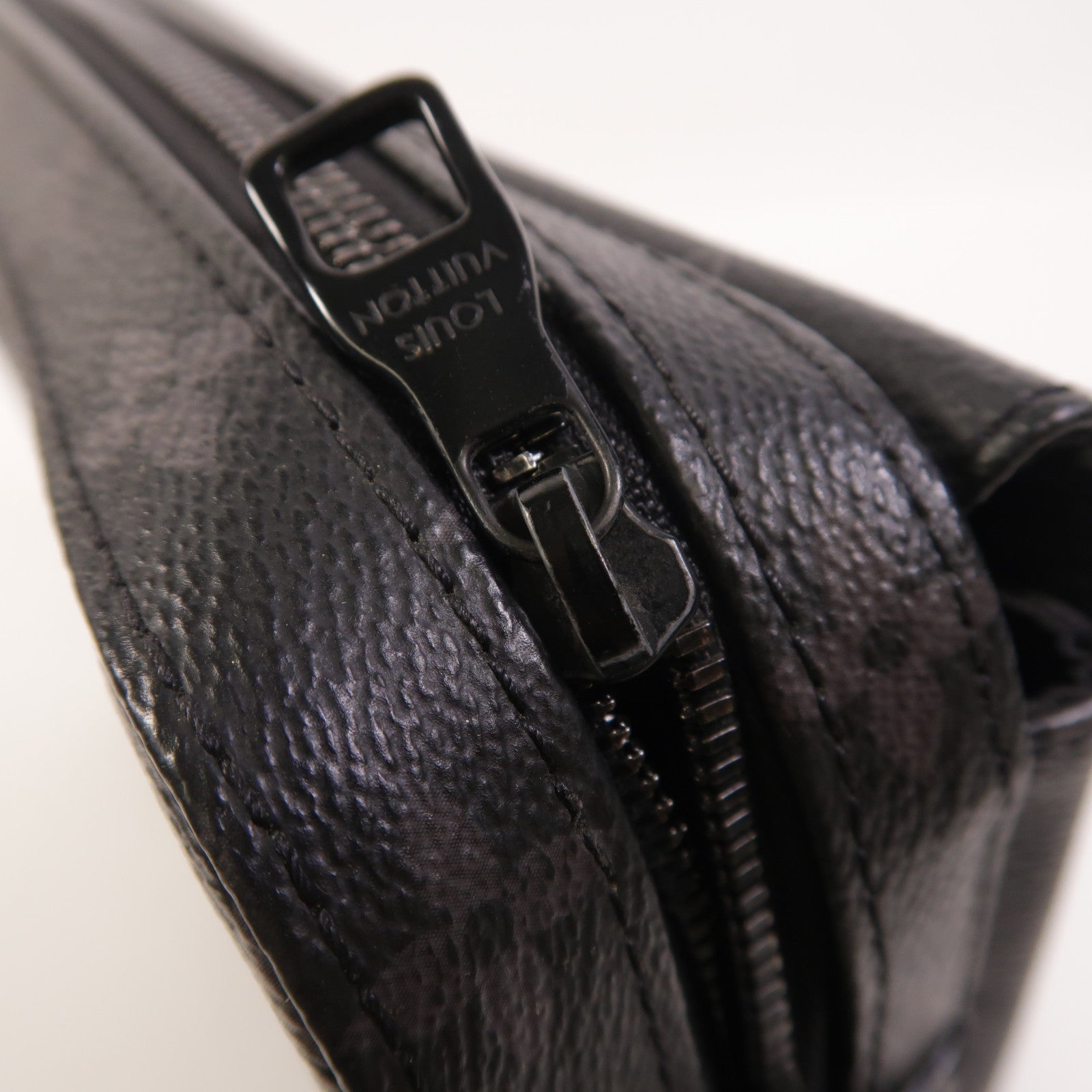 LOUIS VUITTON Monogram Eclipse Steamer肩背袋