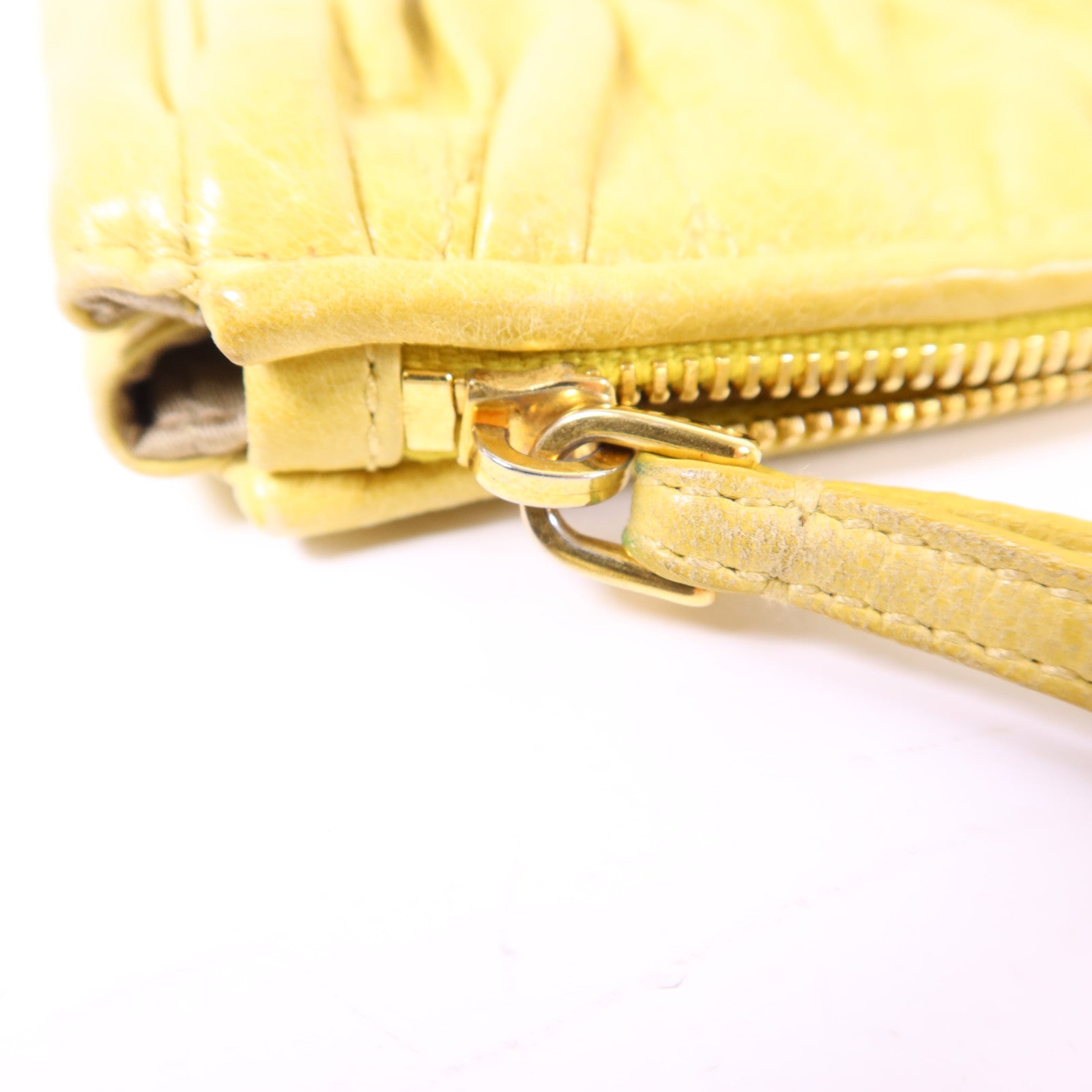 Miu Miu 牛皮皮革Clutch Bag金扣手拿包