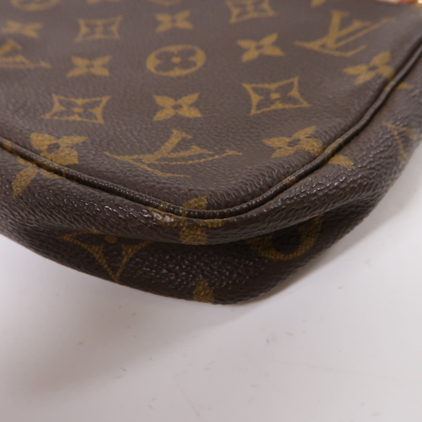 LOUIS VUITTON Monogram Pochette Accessories金扣手拿包啡色·