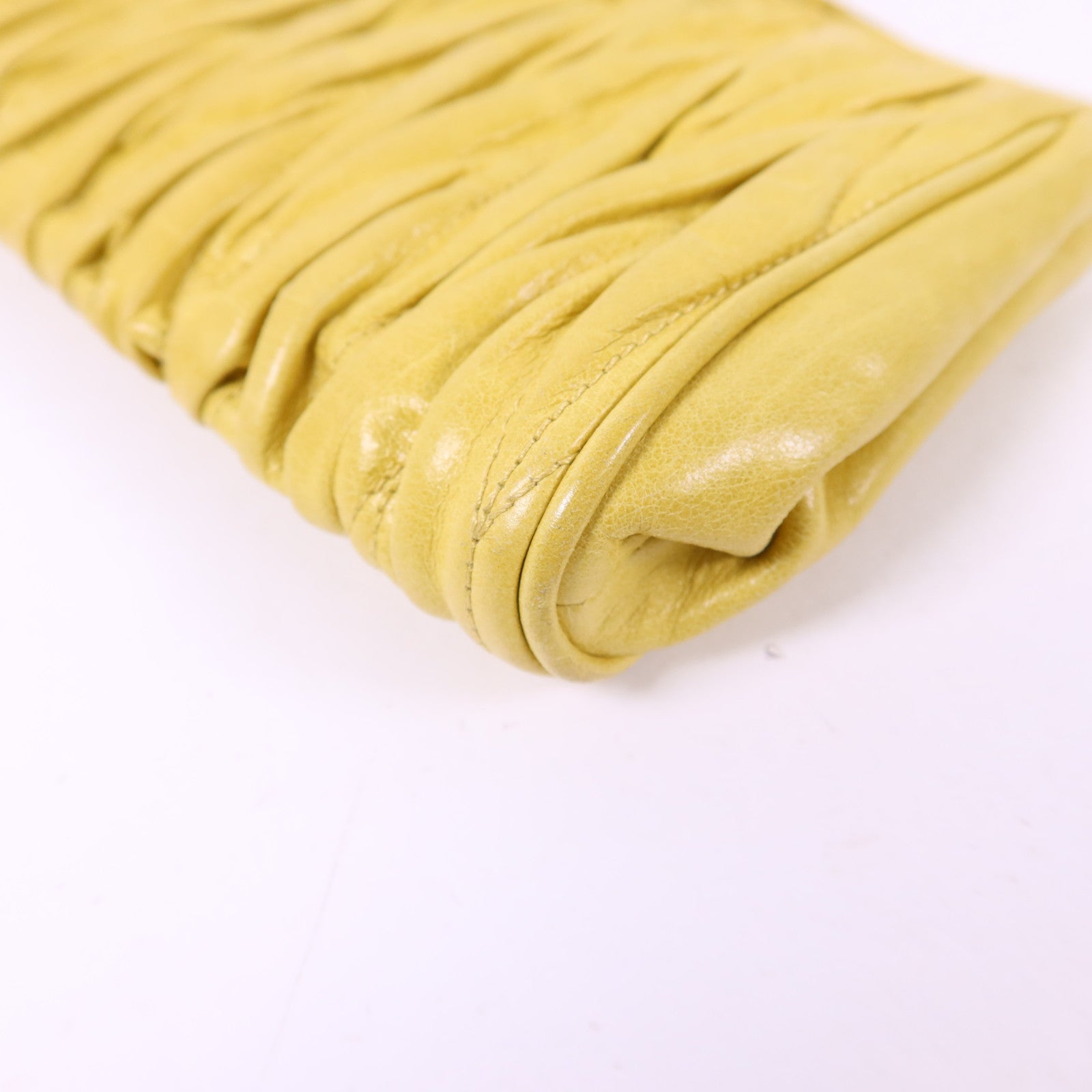 Miu Miu 牛皮皮革Clutch Bag金扣手拿包