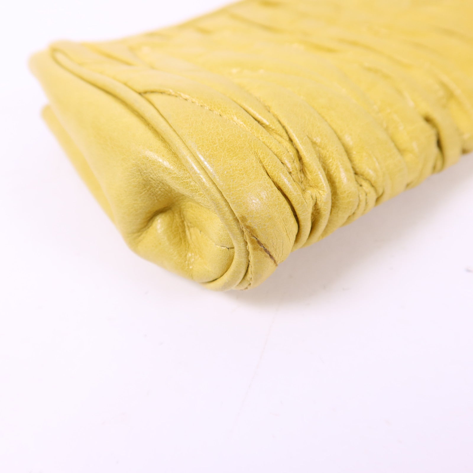 Miu Miu 牛皮皮革Clutch Bag金扣手拿包