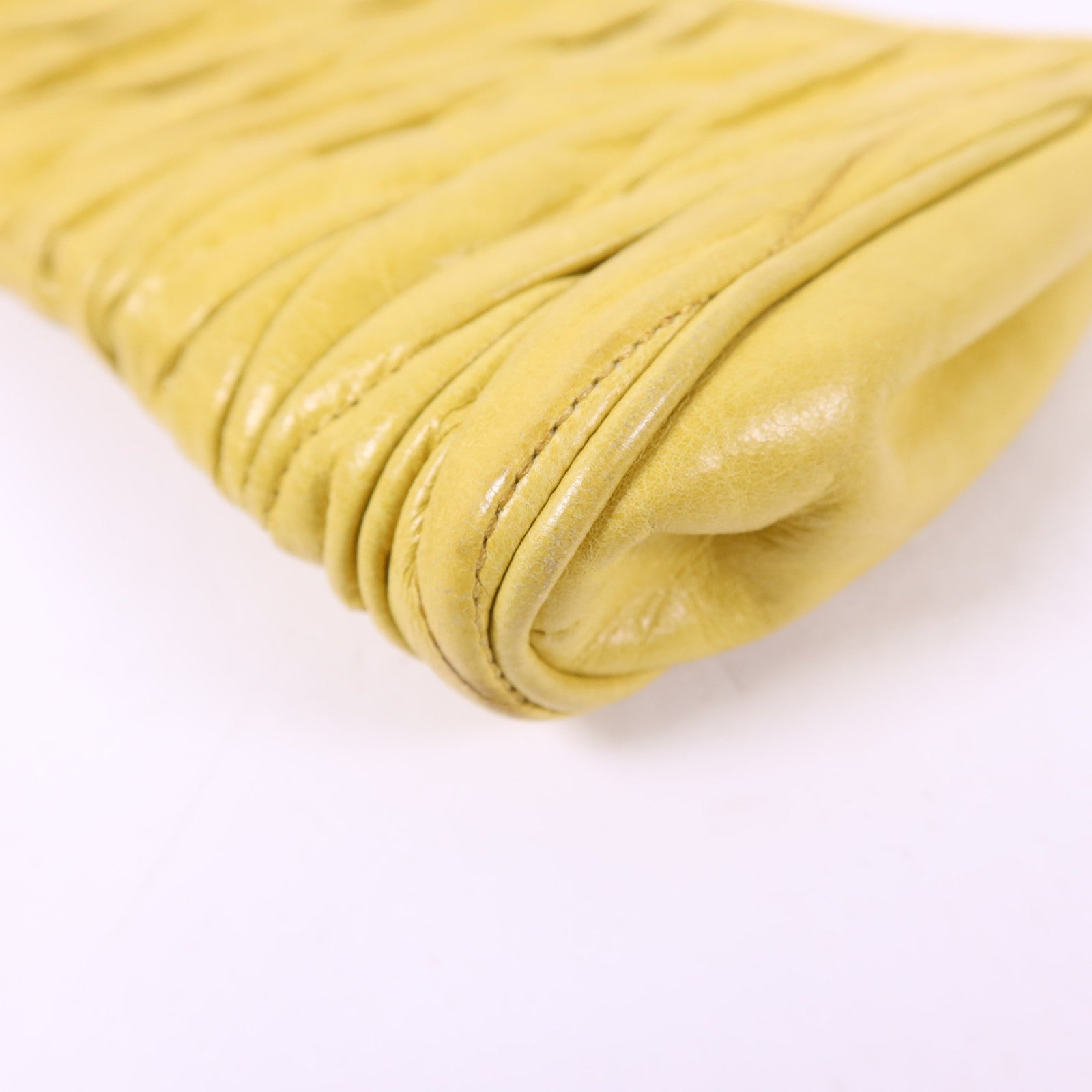 Miu Miu 牛皮皮革Clutch Bag金扣手拿包