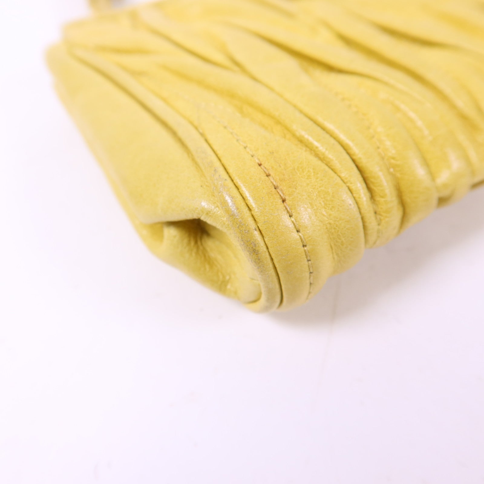 Miu Miu 牛皮皮革Clutch Bag金扣手拿包