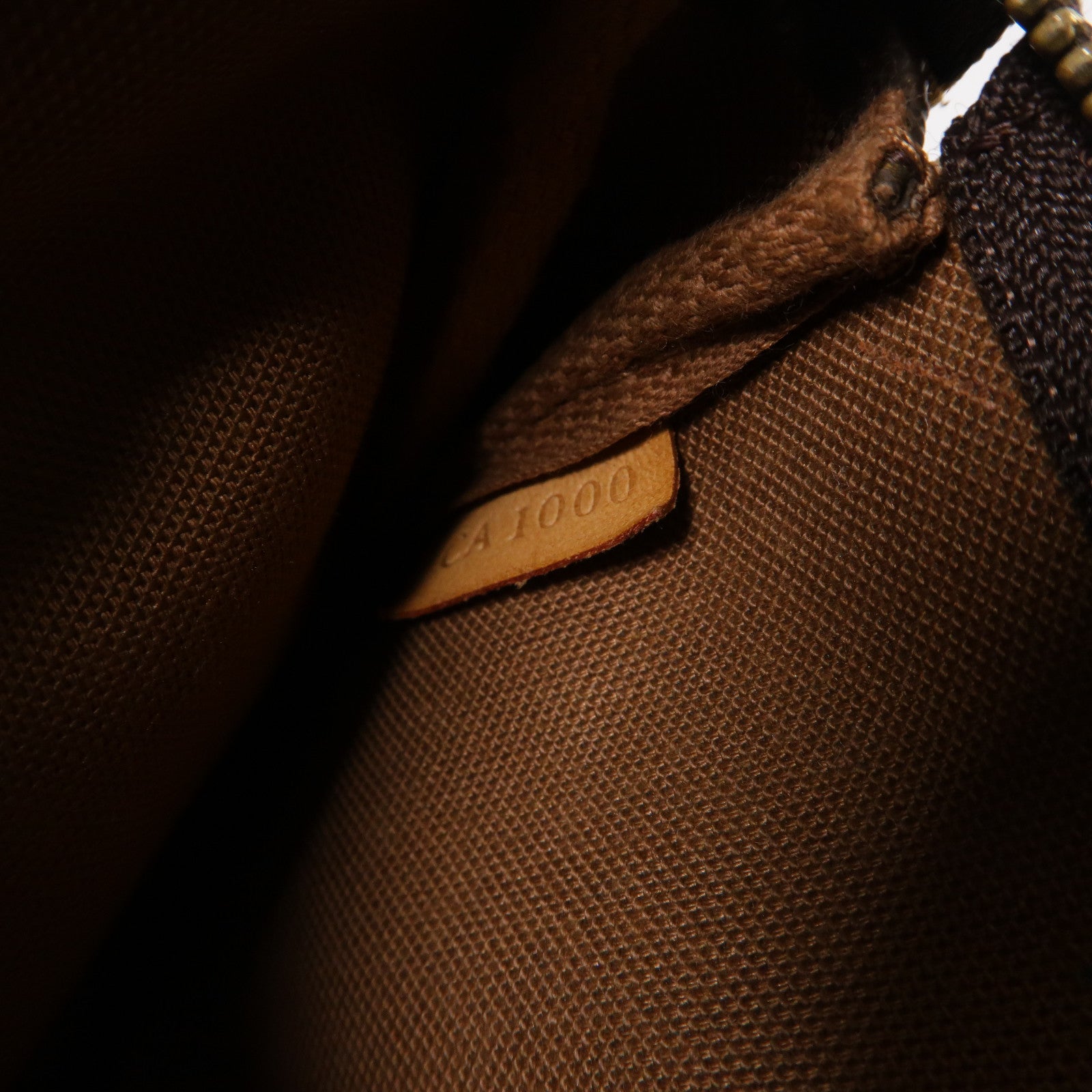 LOUIS VUITTON Monogram Pochette Accessories金扣手拿包啡色·