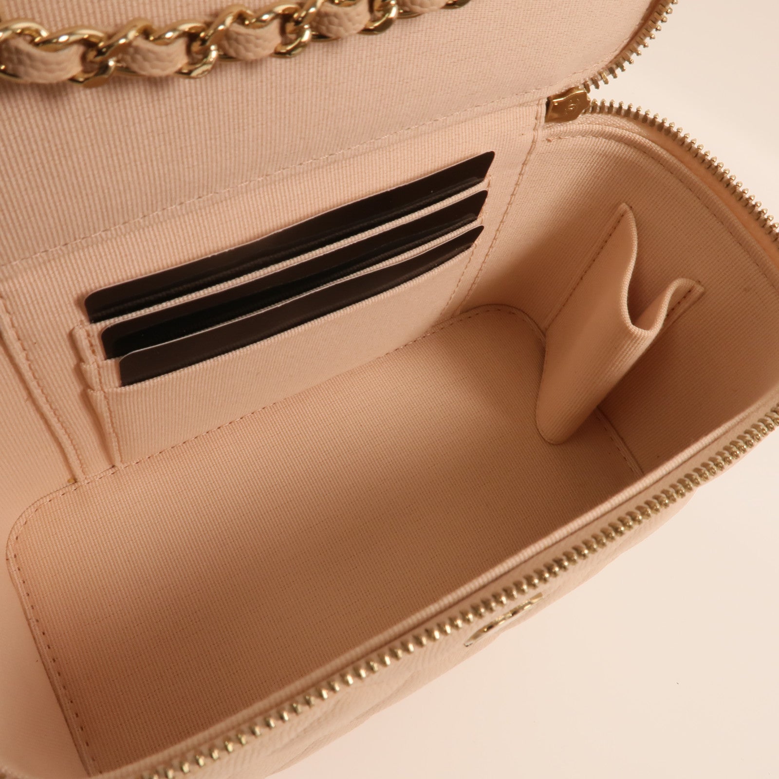 CHANEL 牛皮皮革Vanity Case金扣鏈帶肩背袋