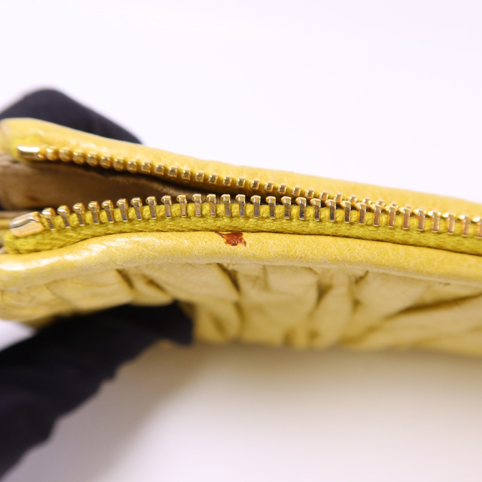 Miu Miu 牛皮皮革Clutch Bag金扣手拿包