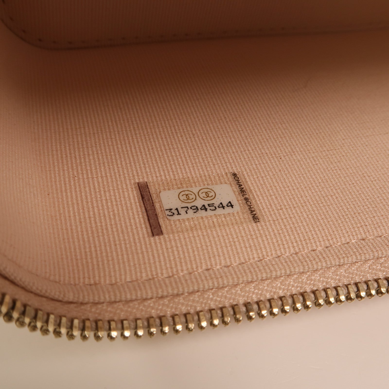 CHANEL 牛皮皮革Vanity Case金扣鏈帶肩背袋