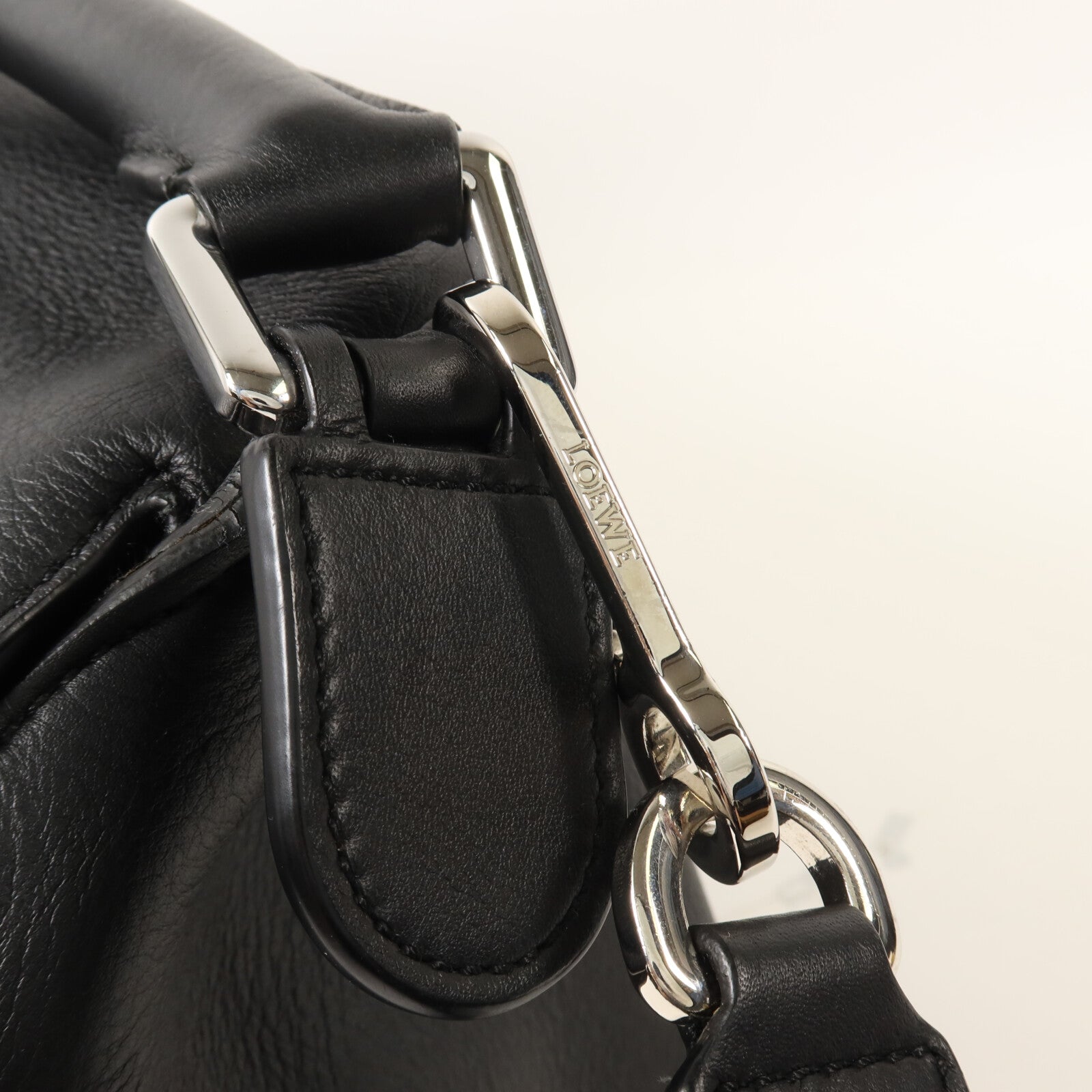 LOEWE 牛皮皮革Puzzle Medium手挽肩背兩用袋