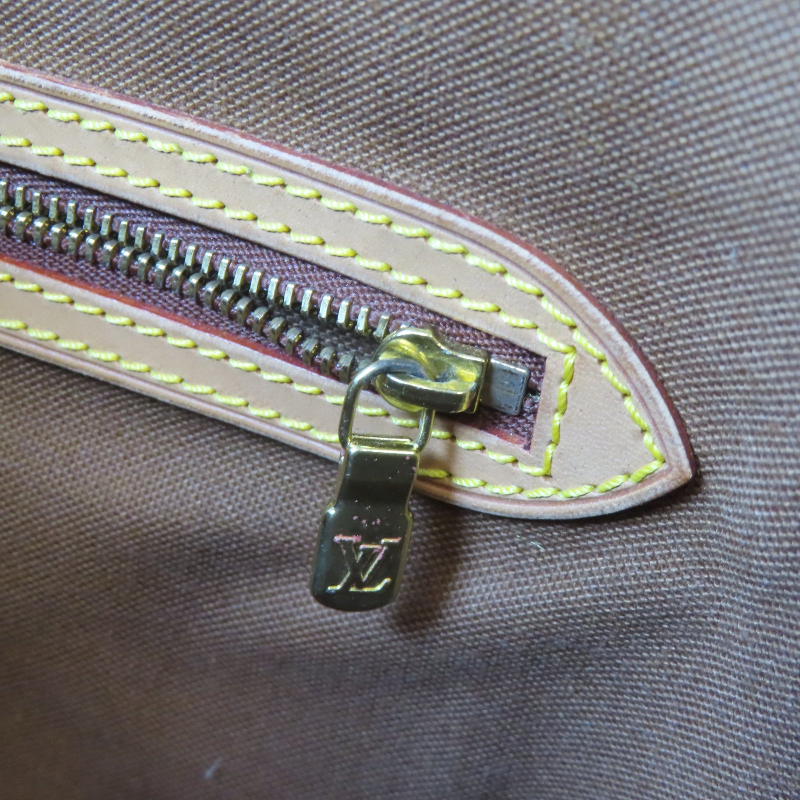 LOUIS VUITTON Monogram Shoulder Bag金扣肩背袋啡色