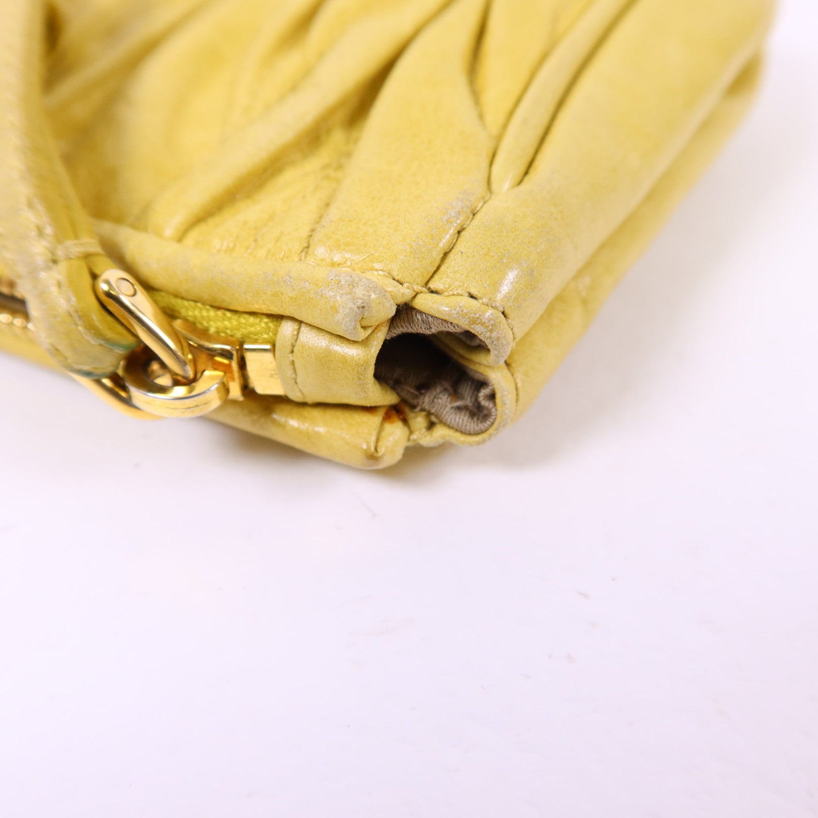 Miu Miu 牛皮皮革Clutch Bag金扣手拿包