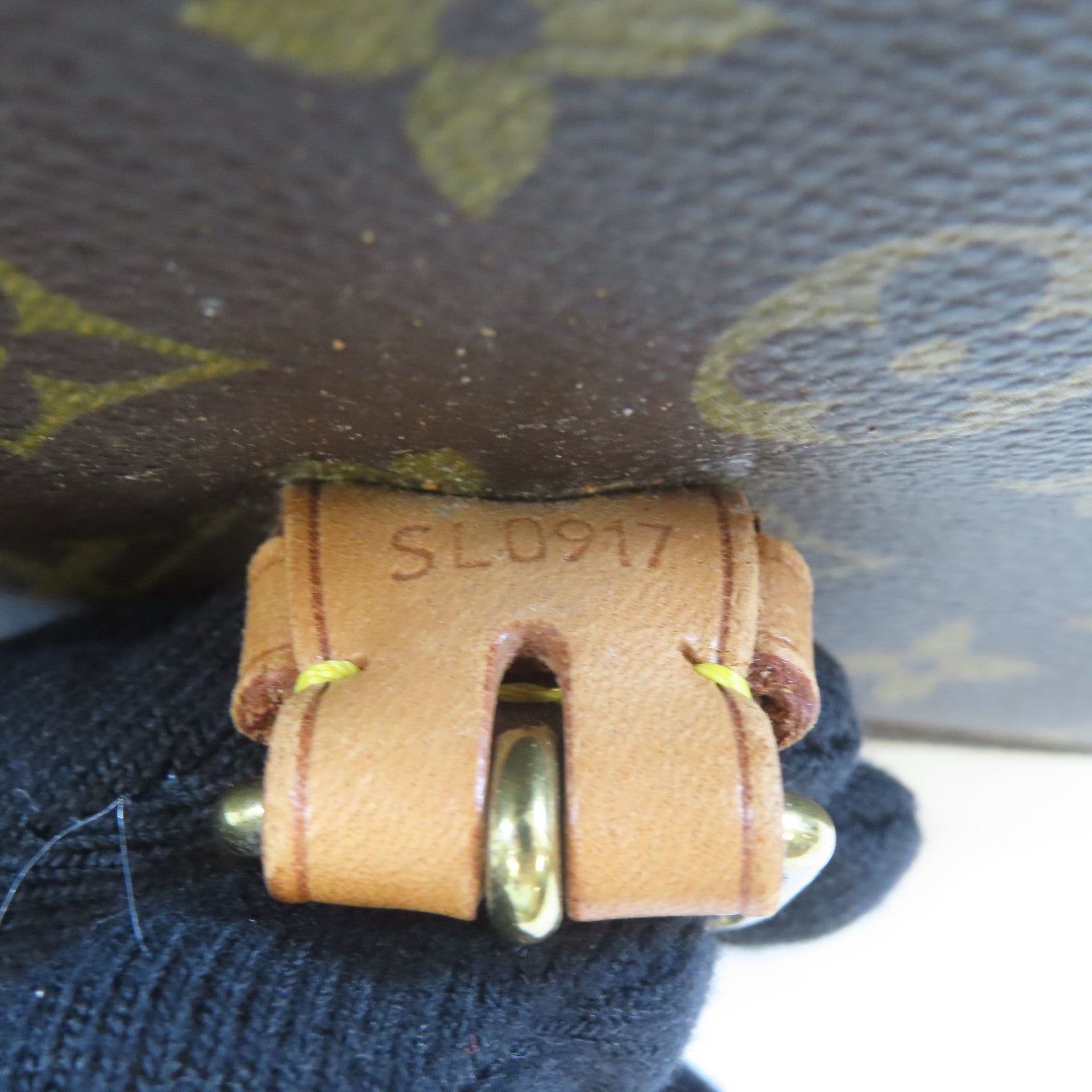 LOUIS VUITTON Monogram Shoulder Bag金扣肩背袋啡色