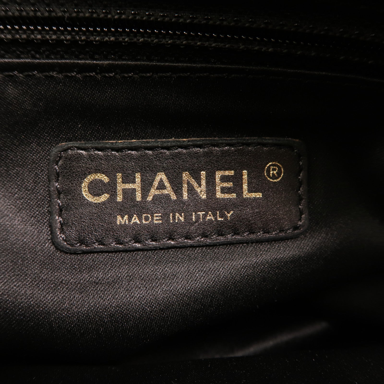 CHANEL 牛皮皮革Petite Timeless Tote金扣肩背袋