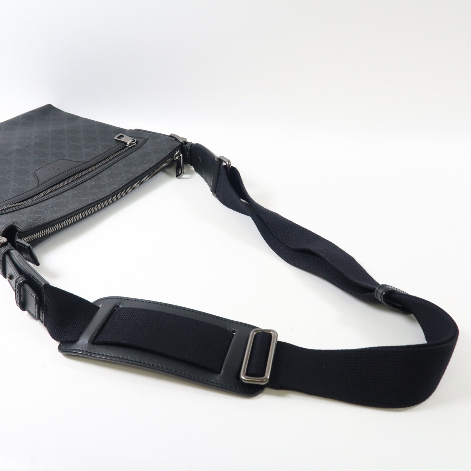 GUCCI 塗層帆布Shoulder Bag銀扣肩背袋黑色