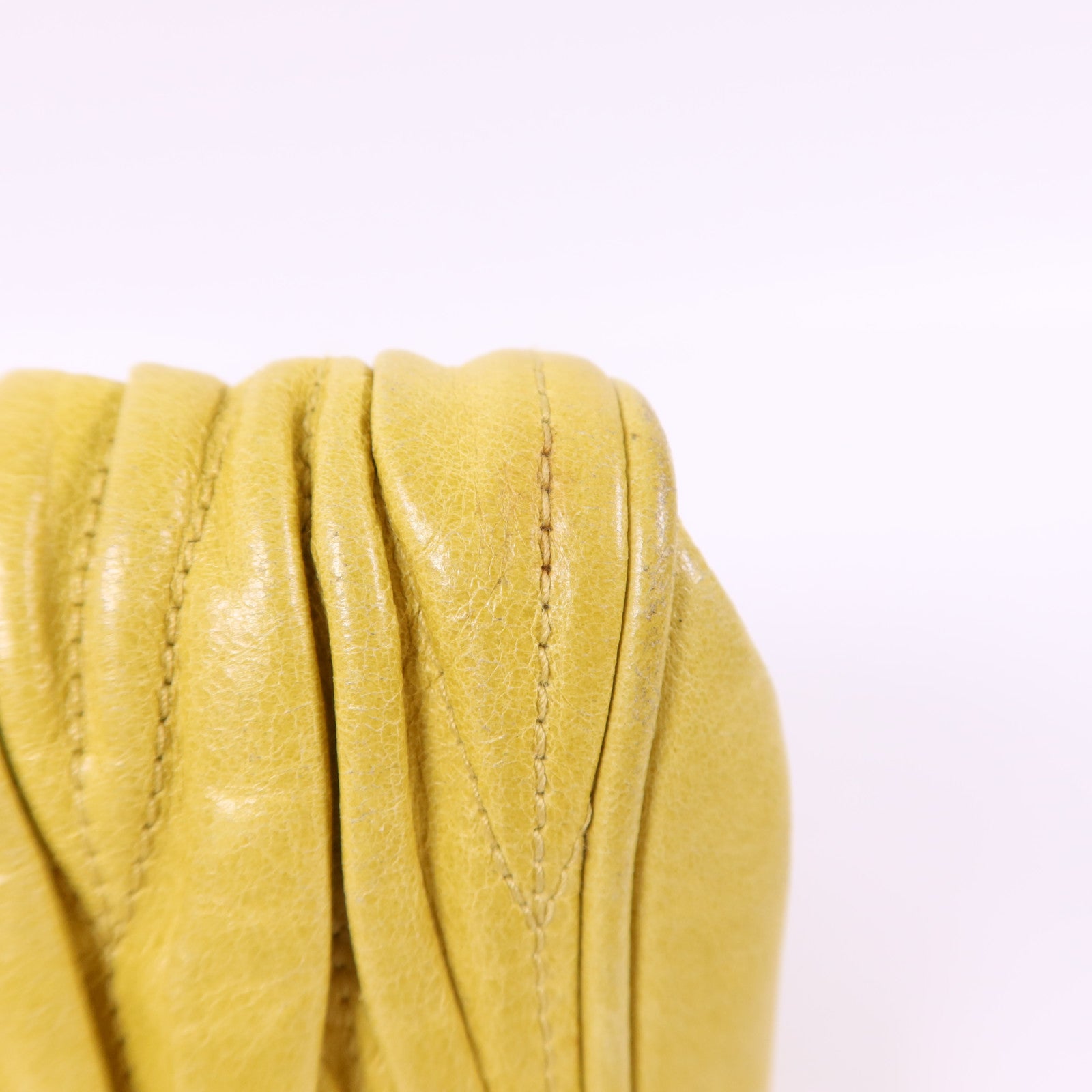 Miu Miu 牛皮皮革Clutch Bag金扣手拿包