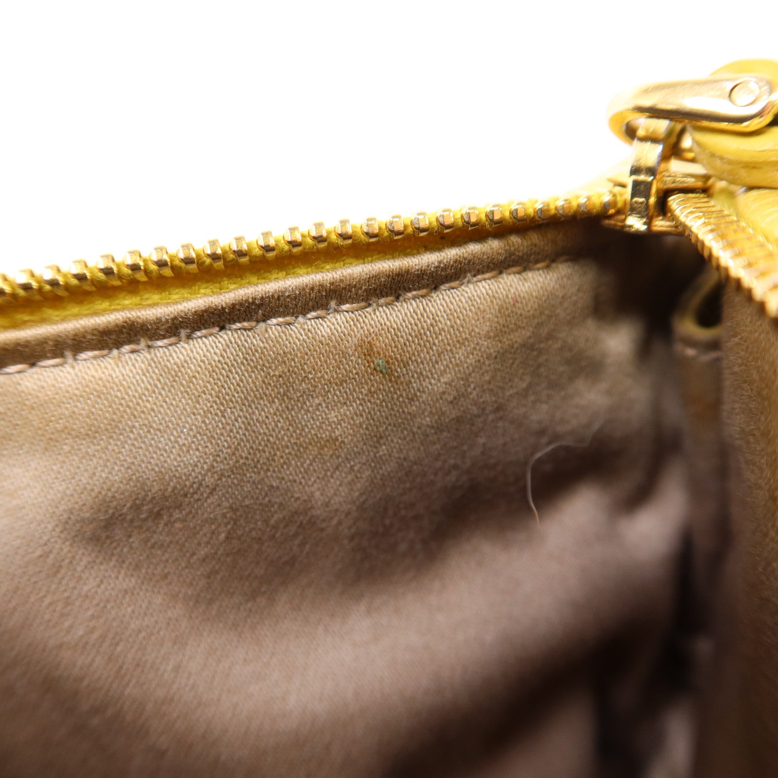 Miu Miu 牛皮皮革Clutch Bag金扣手拿包