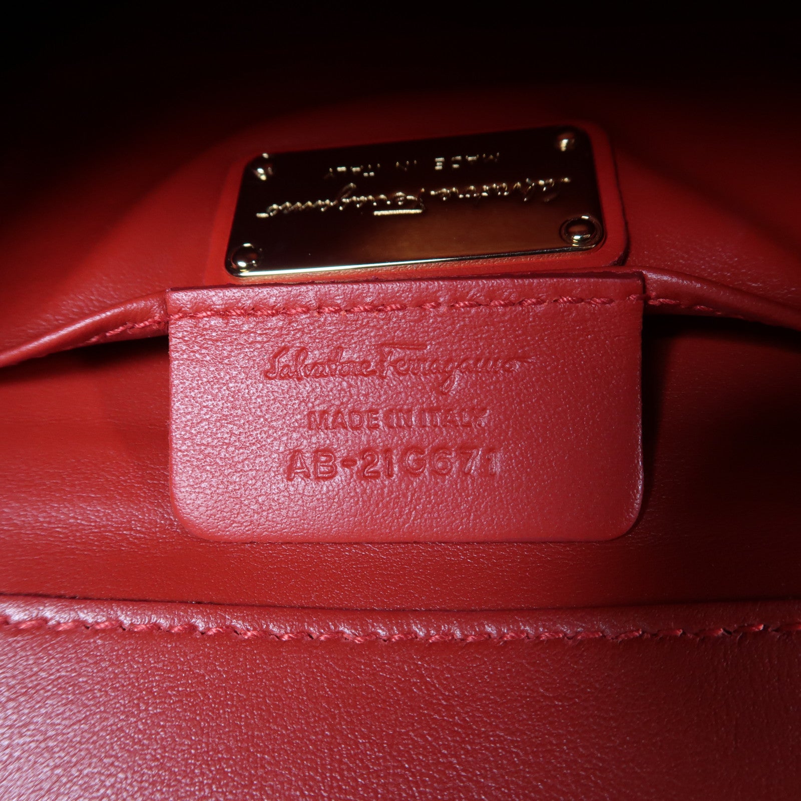 Salvatore Ferragamo 【清倉大減價】牛皮皮革Chain Shoulder Bag金扣鏈帶肩背袋紅色