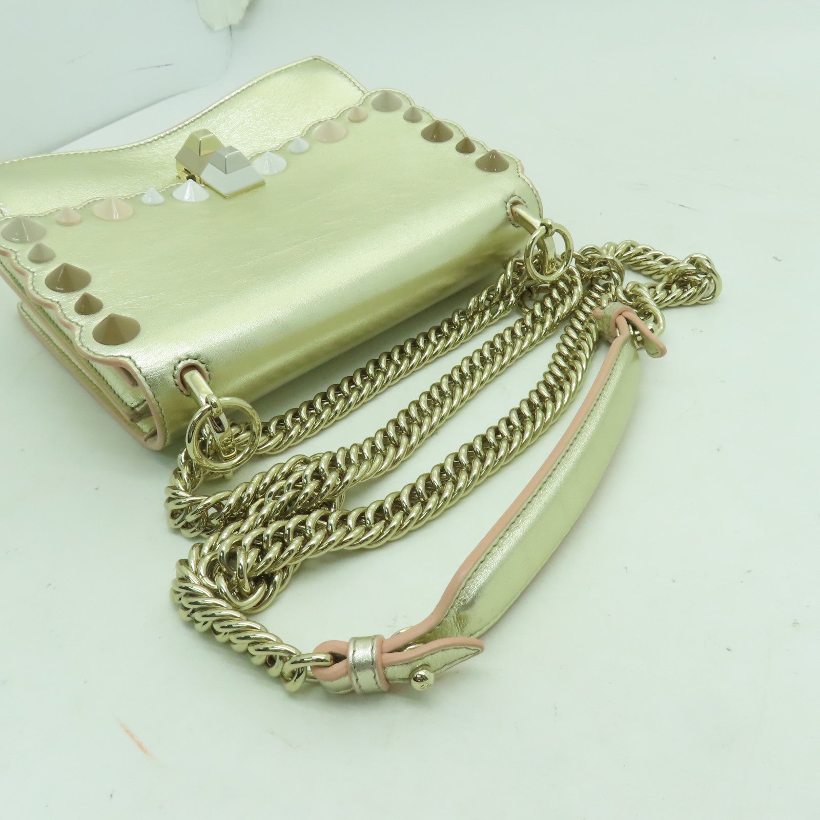 FENDI 【激減優惠】牛皮皮革Chain Shoulder金扣鏈帶肩背袋金色