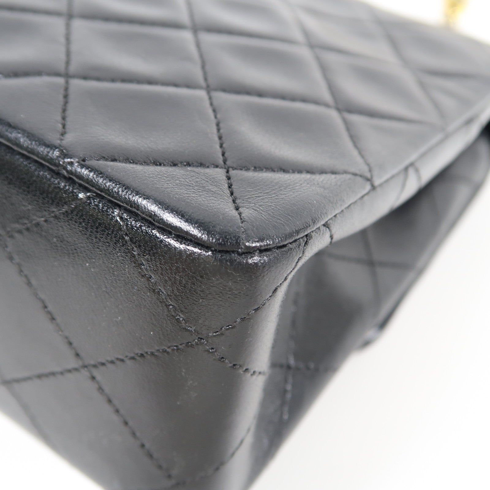 CHANEL 菱格牛皮皮革Mini Square金扣鏈帶肩背袋黑色