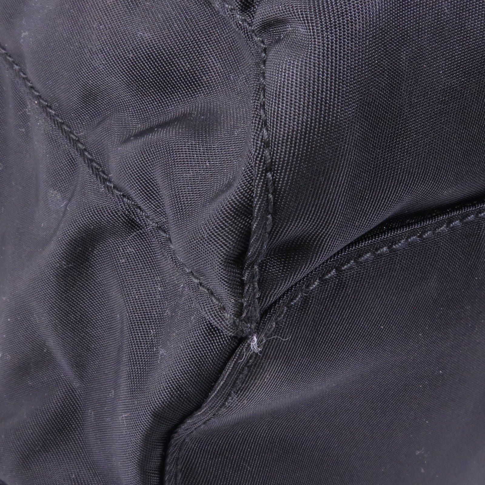 PRADA 尼龍Backpack銀扣背包