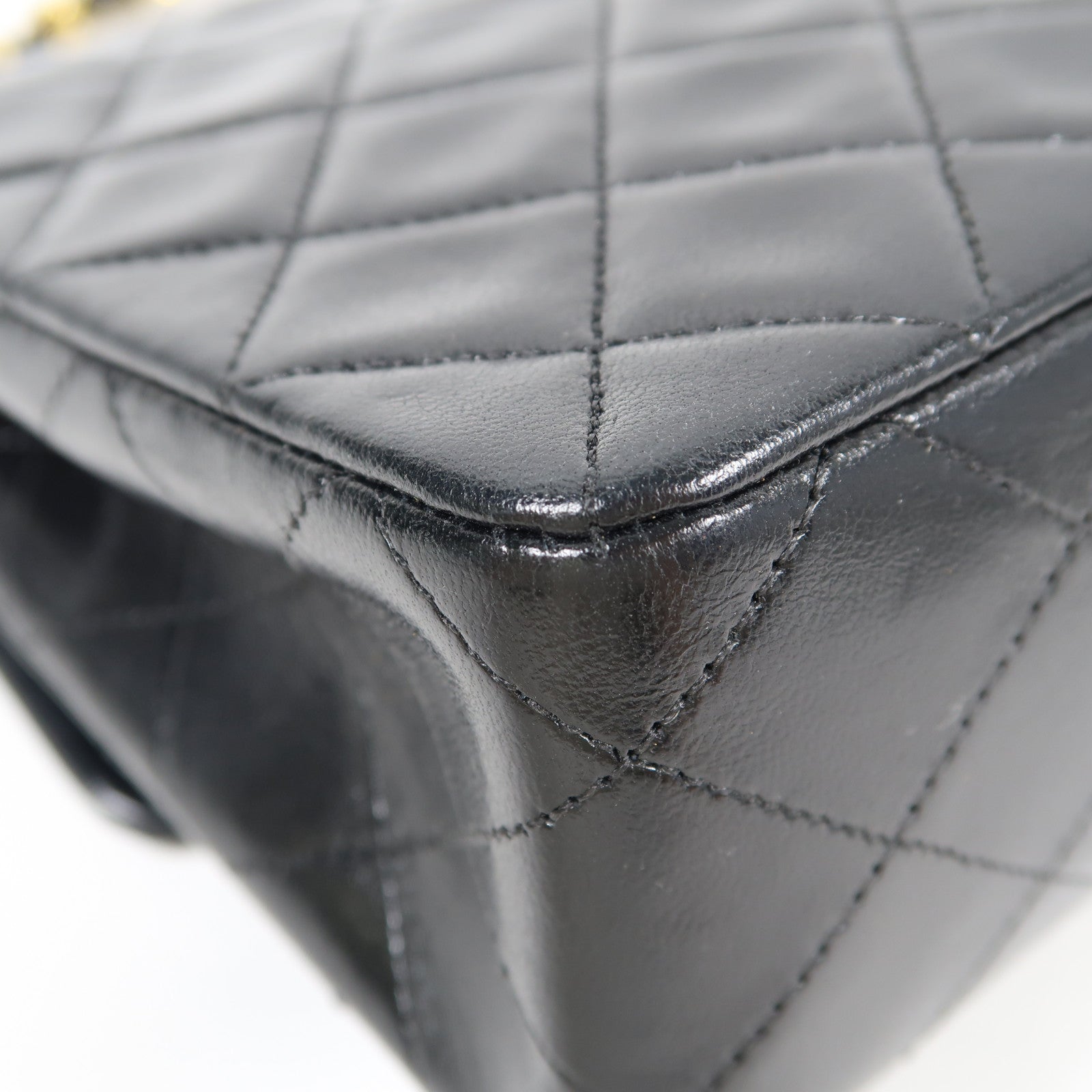 CHANEL 菱格牛皮皮革Mini Square金扣鏈帶肩背袋黑色