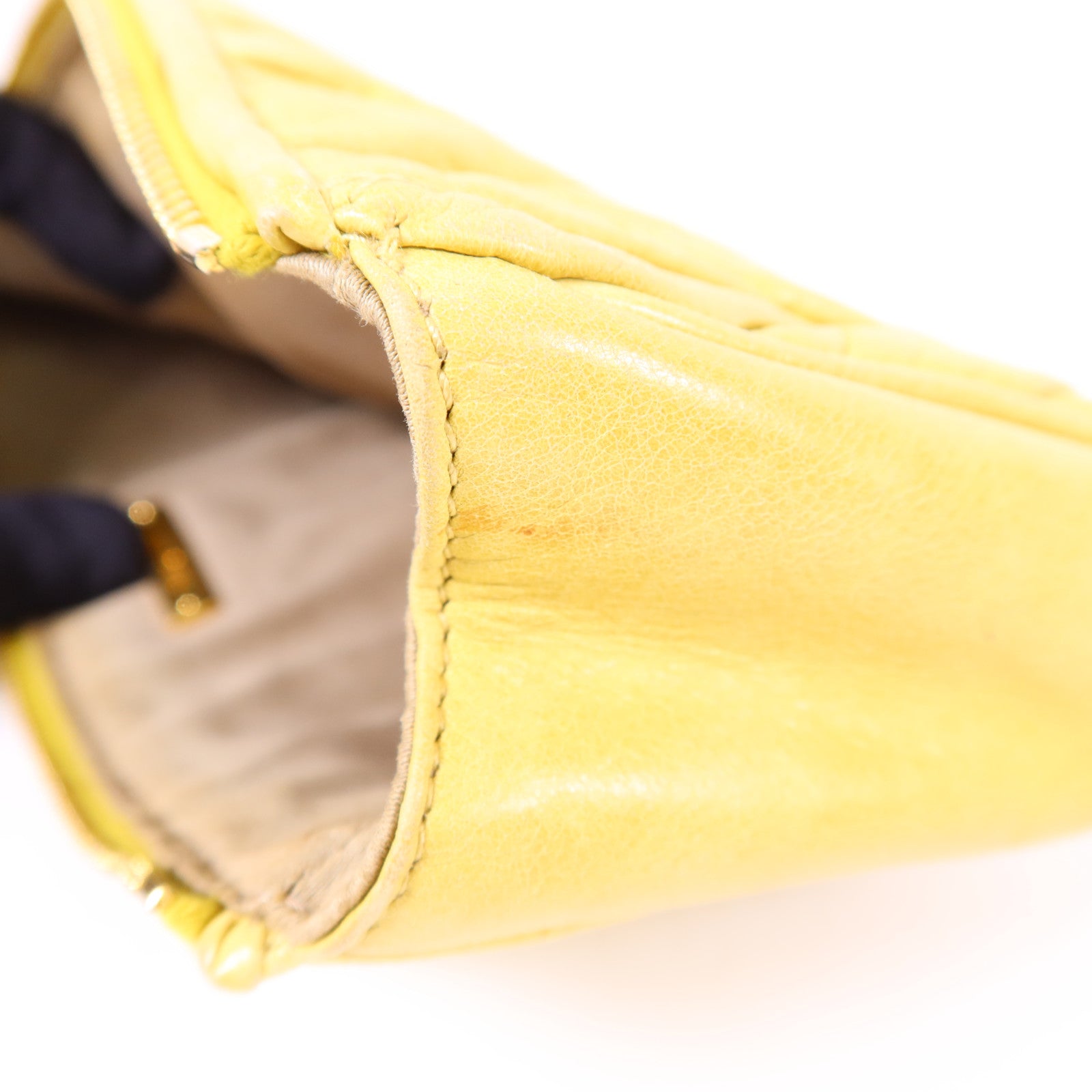 Miu Miu 牛皮皮革Clutch Bag金扣手拿包