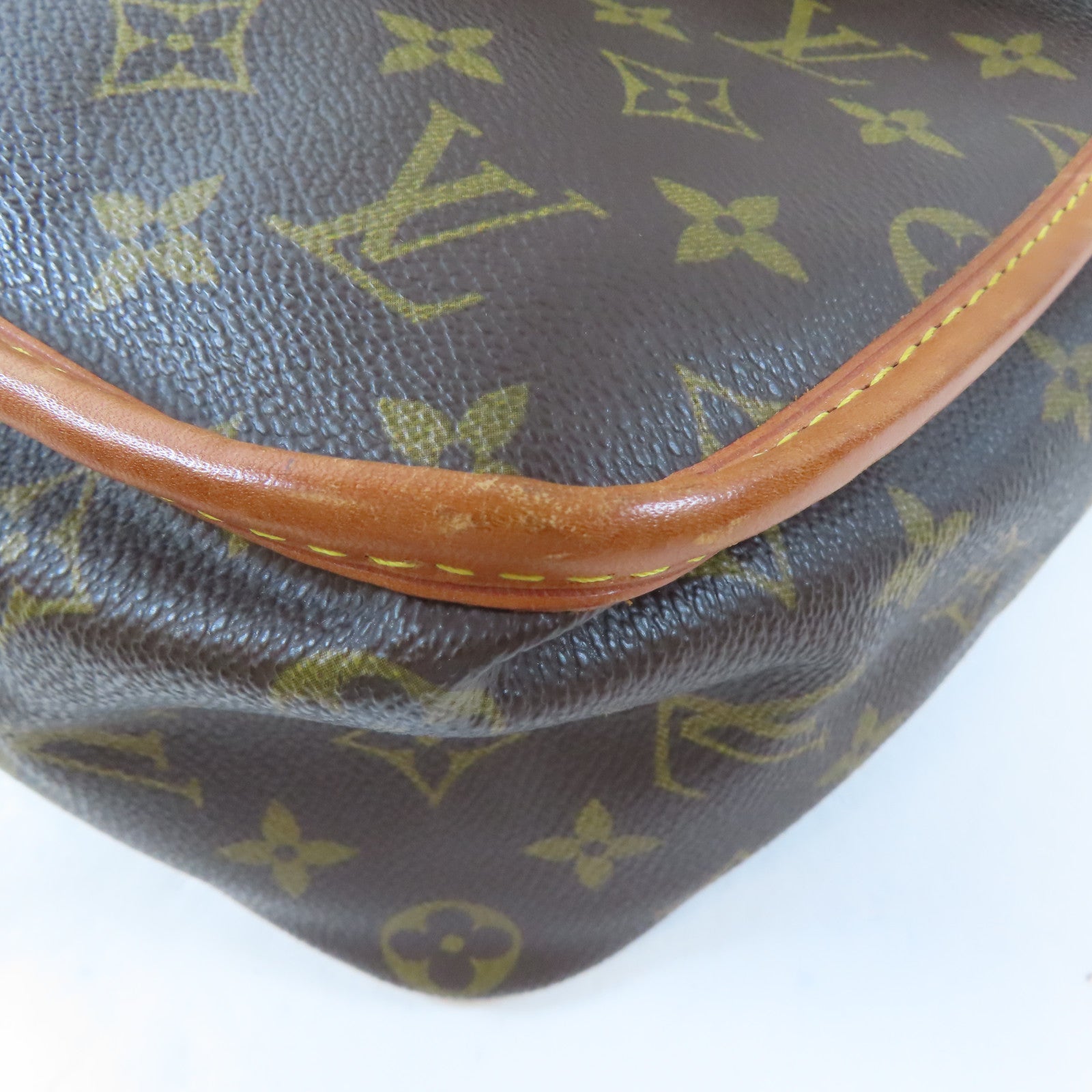 LOUIS VUITTON Monogram Shoulder Bag金扣肩背袋啡色