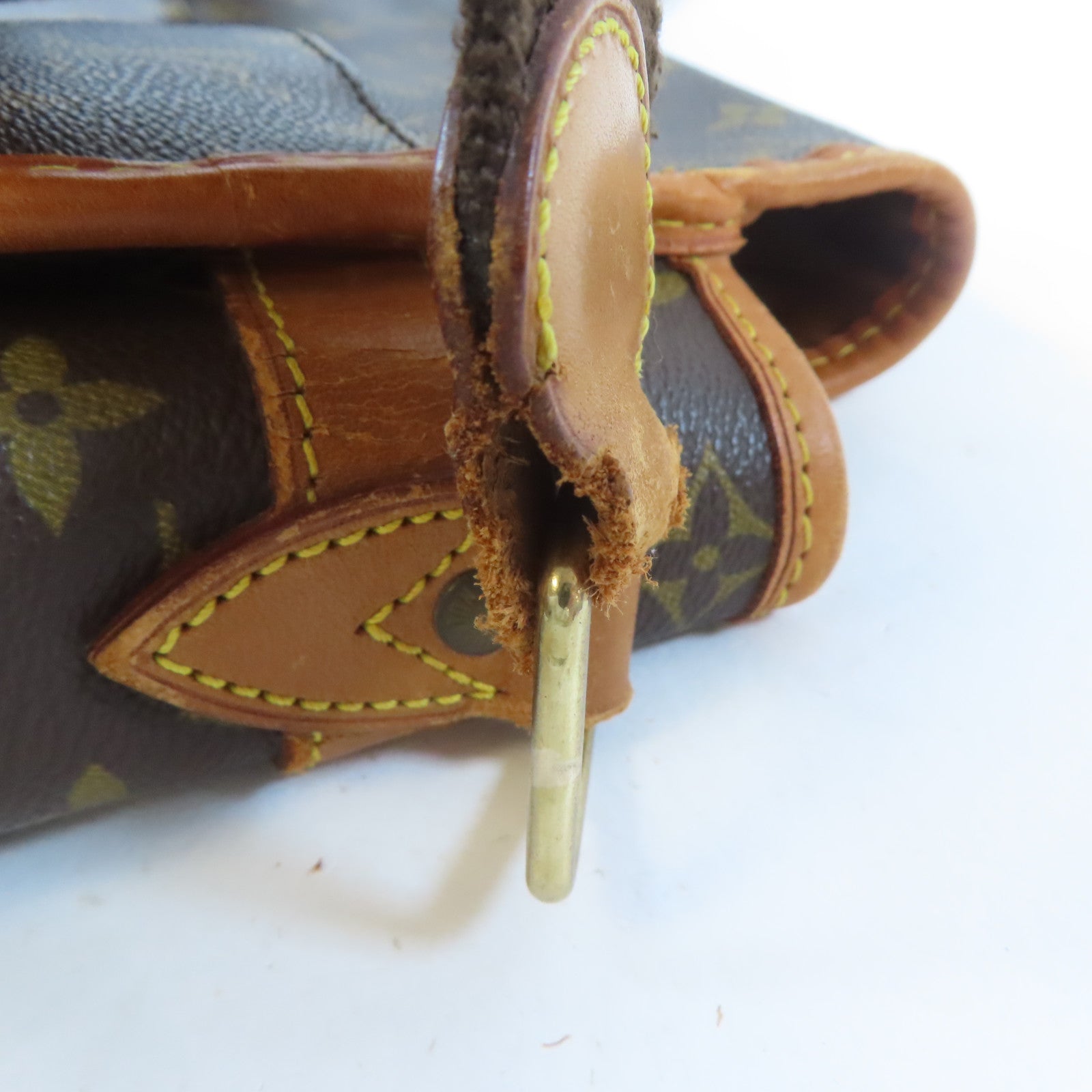 LOUIS VUITTON Monogram Shoulder Bag金扣肩背袋啡色