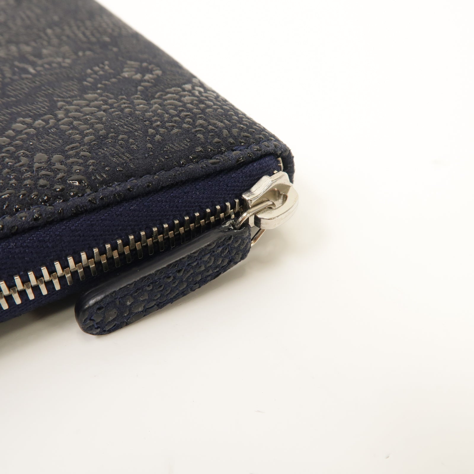 CHANEL 【激減優惠】塗層帆布Zip Wallet銀扣長錢包深藍色