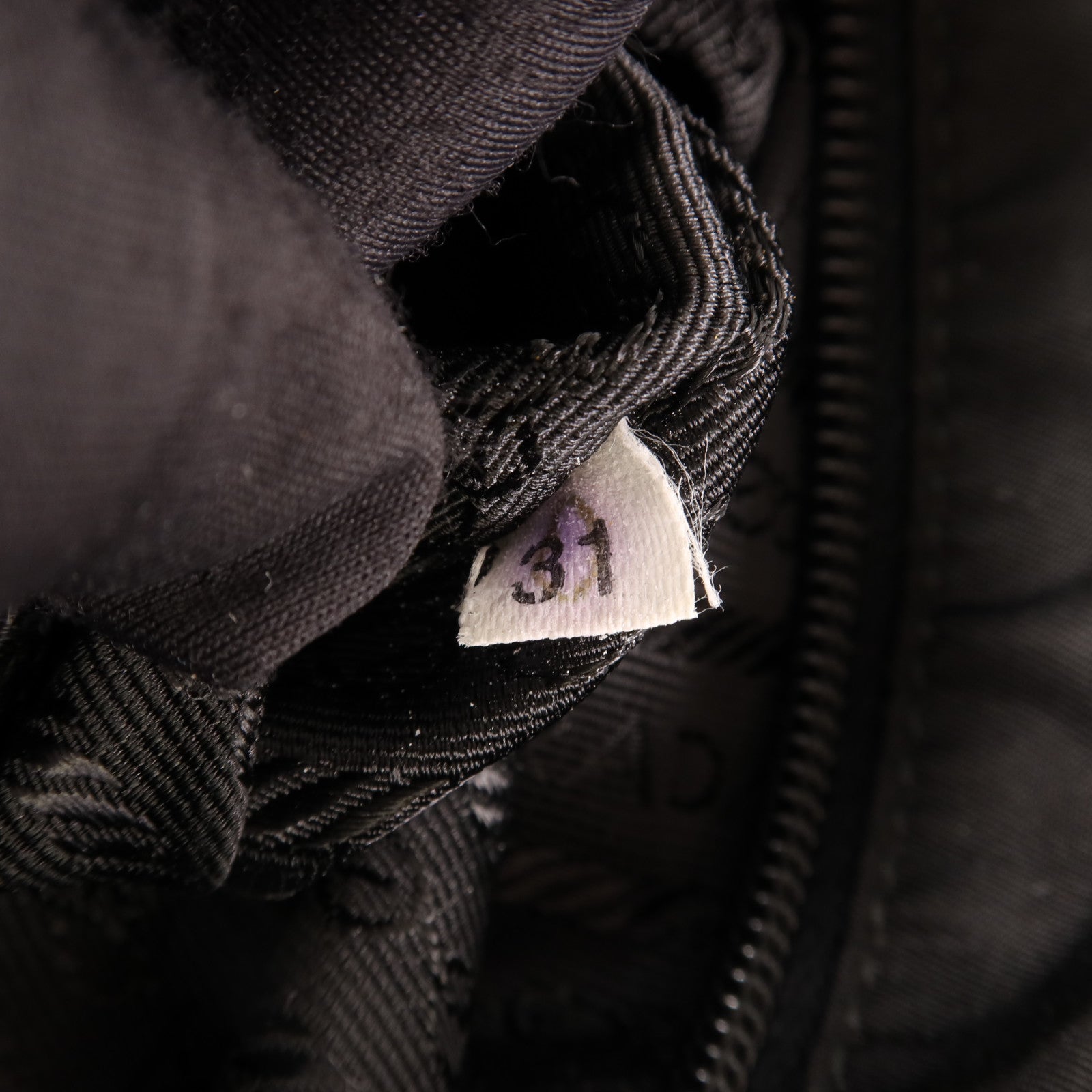 PRADA 尼龍Hand Bag銀扣手挽袋