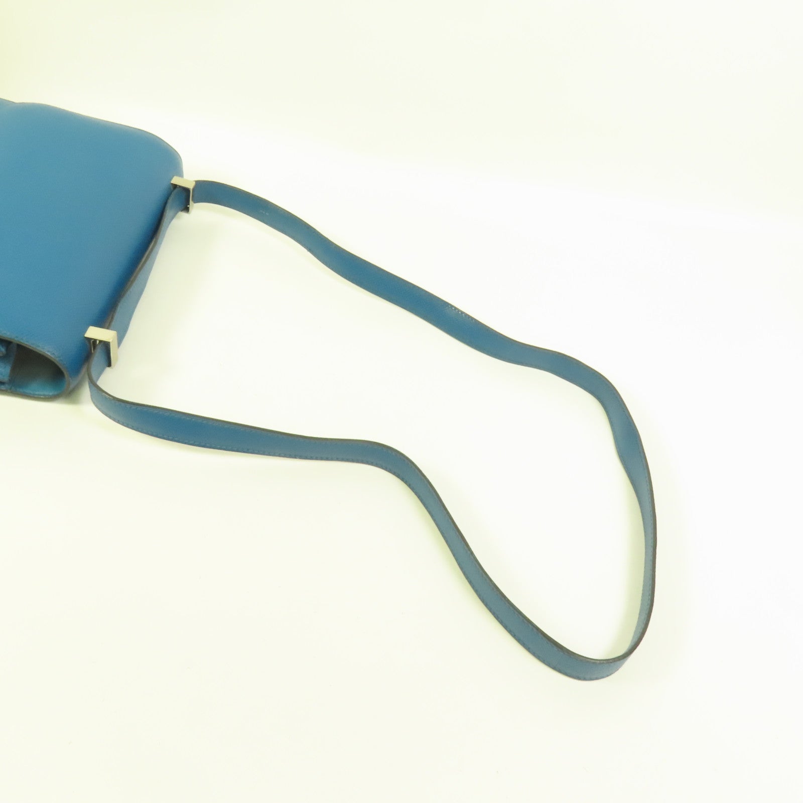 HERMES Epsom皮革Constance 24銀扣肩背袋Bleu Izmir