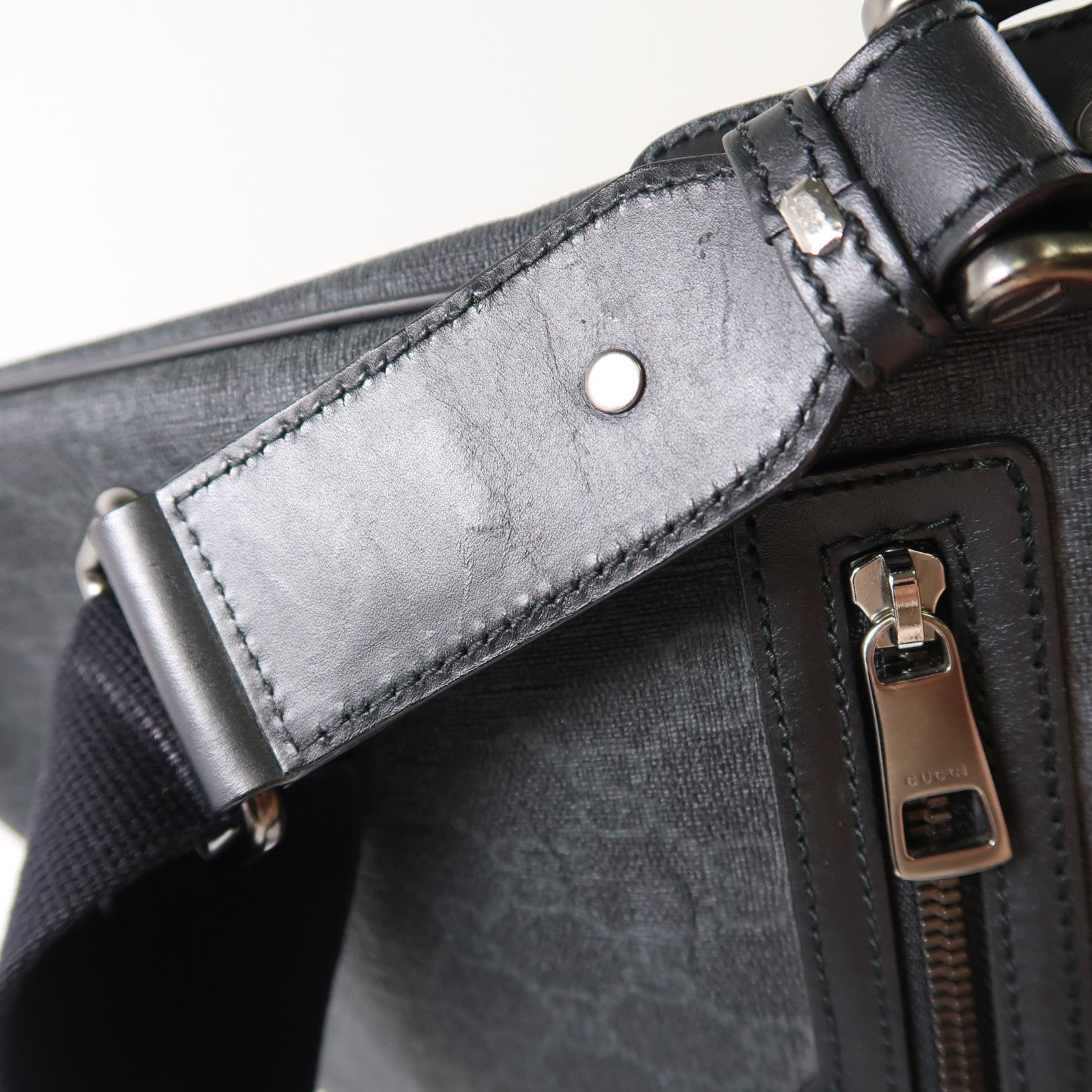 GUCCI 塗層帆布Shoulder Bag銀扣肩背袋黑色