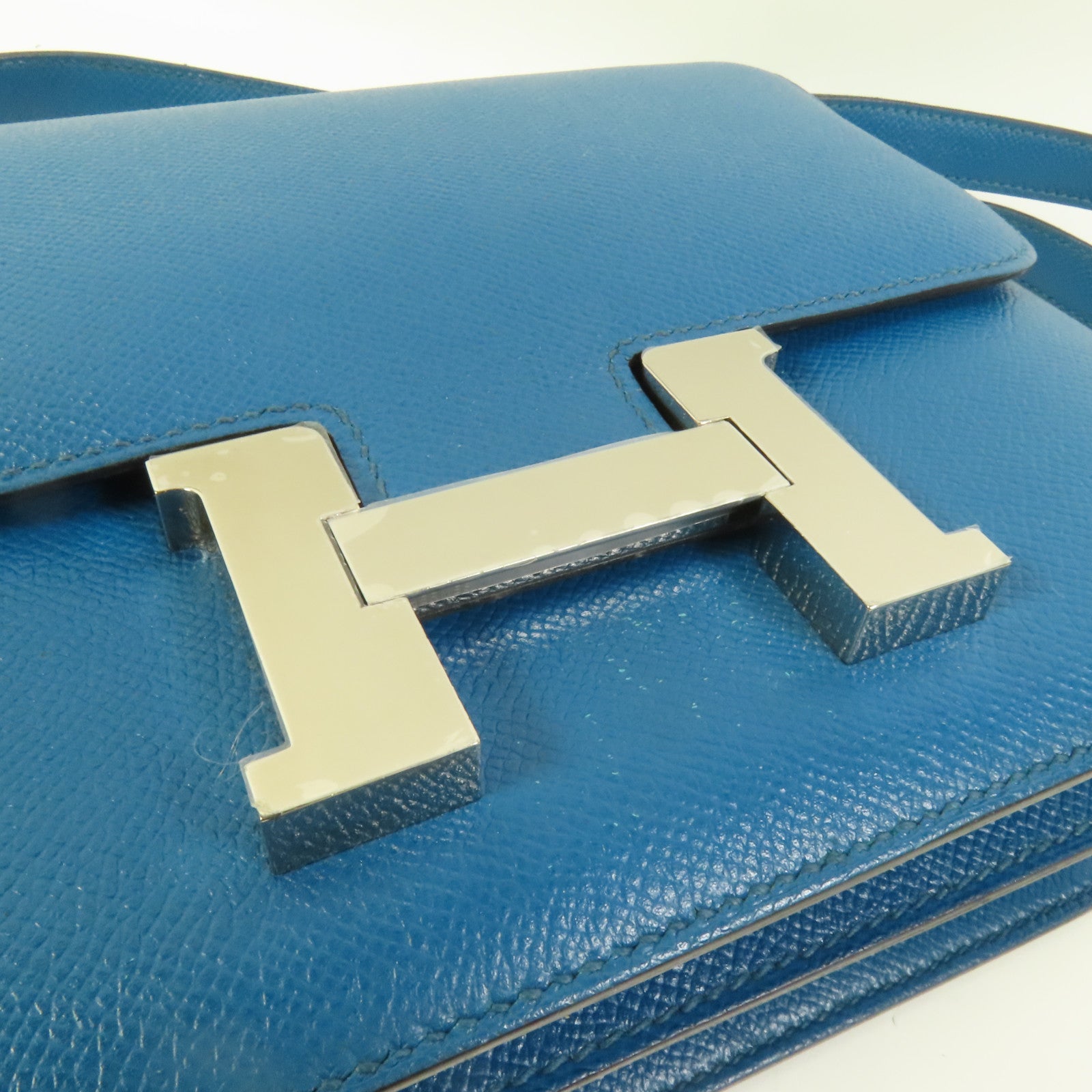 HERMES Epsom皮革Constance 24銀扣肩背袋Bleu Izmir