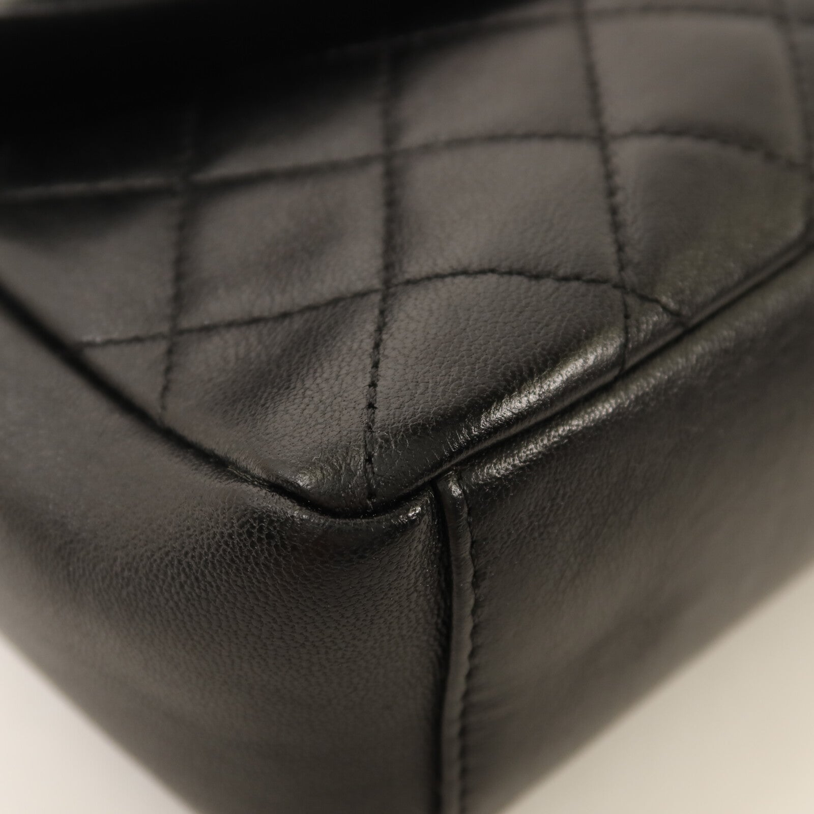 CHANEL 羊皮皮革Shoulder Bag金扣鏈帶肩背袋