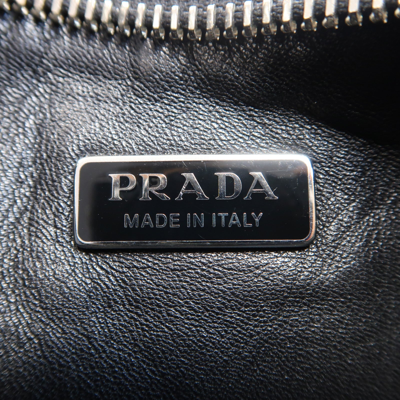 PRADA 牛皮皮革Re-Edition 2005銀扣手挽肩背兩用袋黑色