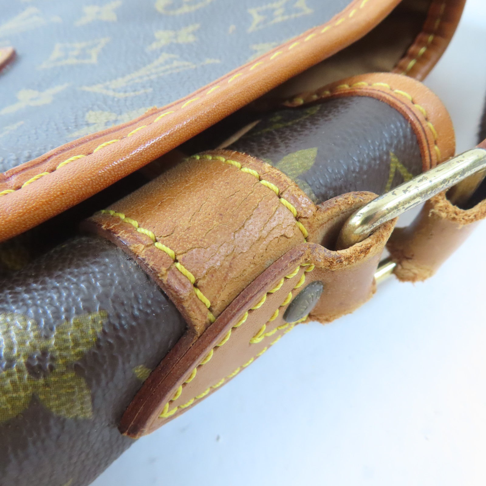 LOUIS VUITTON Monogram Shoulder Bag金扣肩背袋啡色