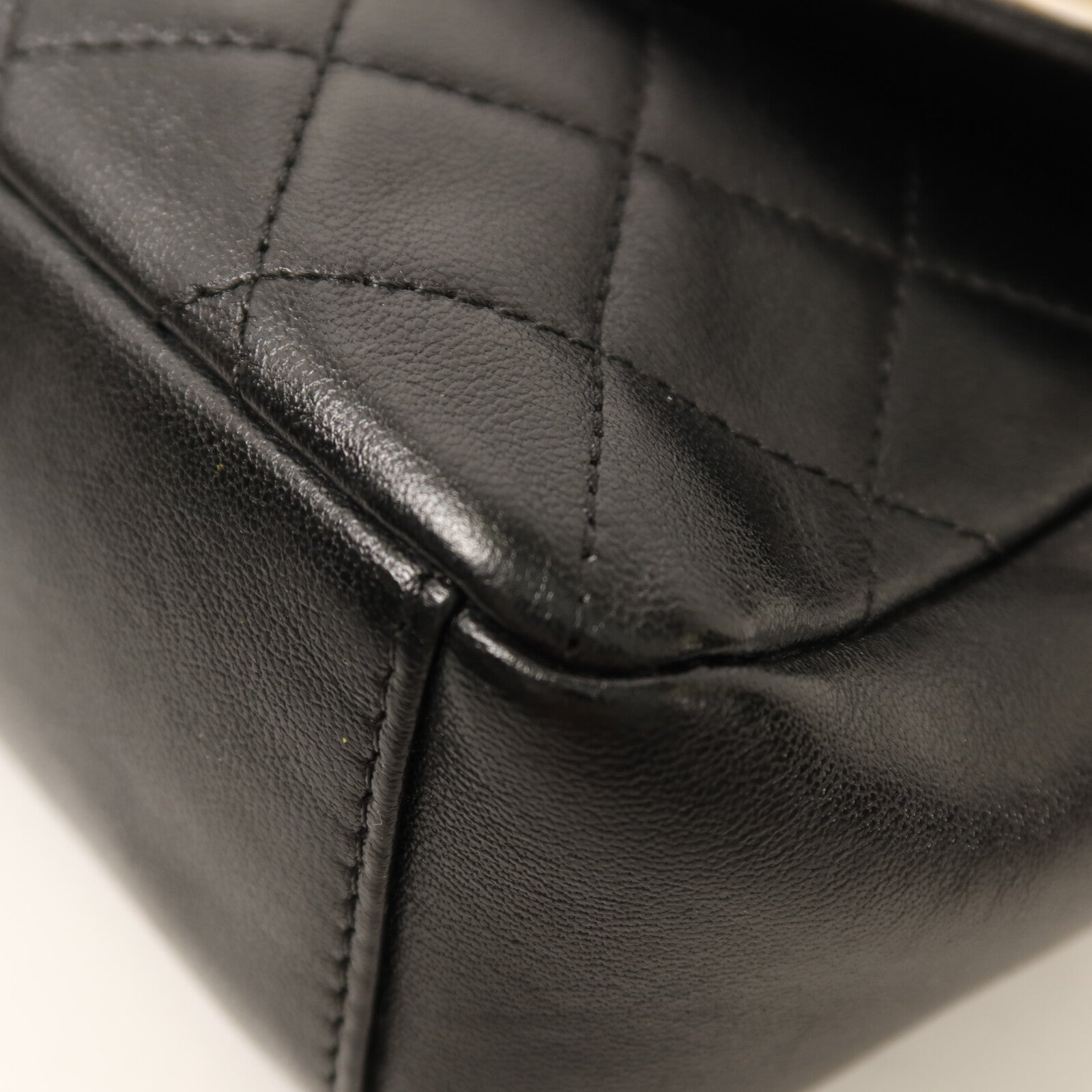 CHANEL 羊皮皮革Shoulder Bag金扣鏈帶肩背袋