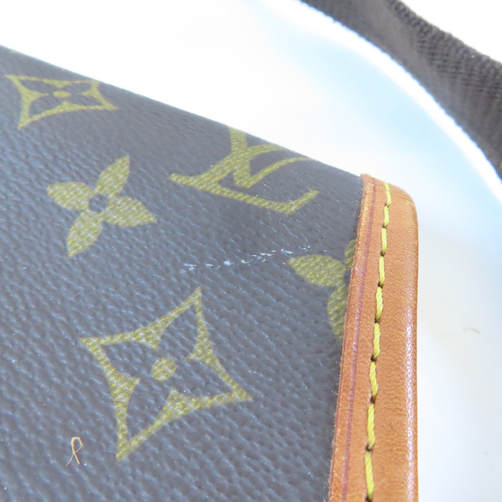 LOUIS VUITTON Monogram Shoulder Bag金扣肩背袋啡色