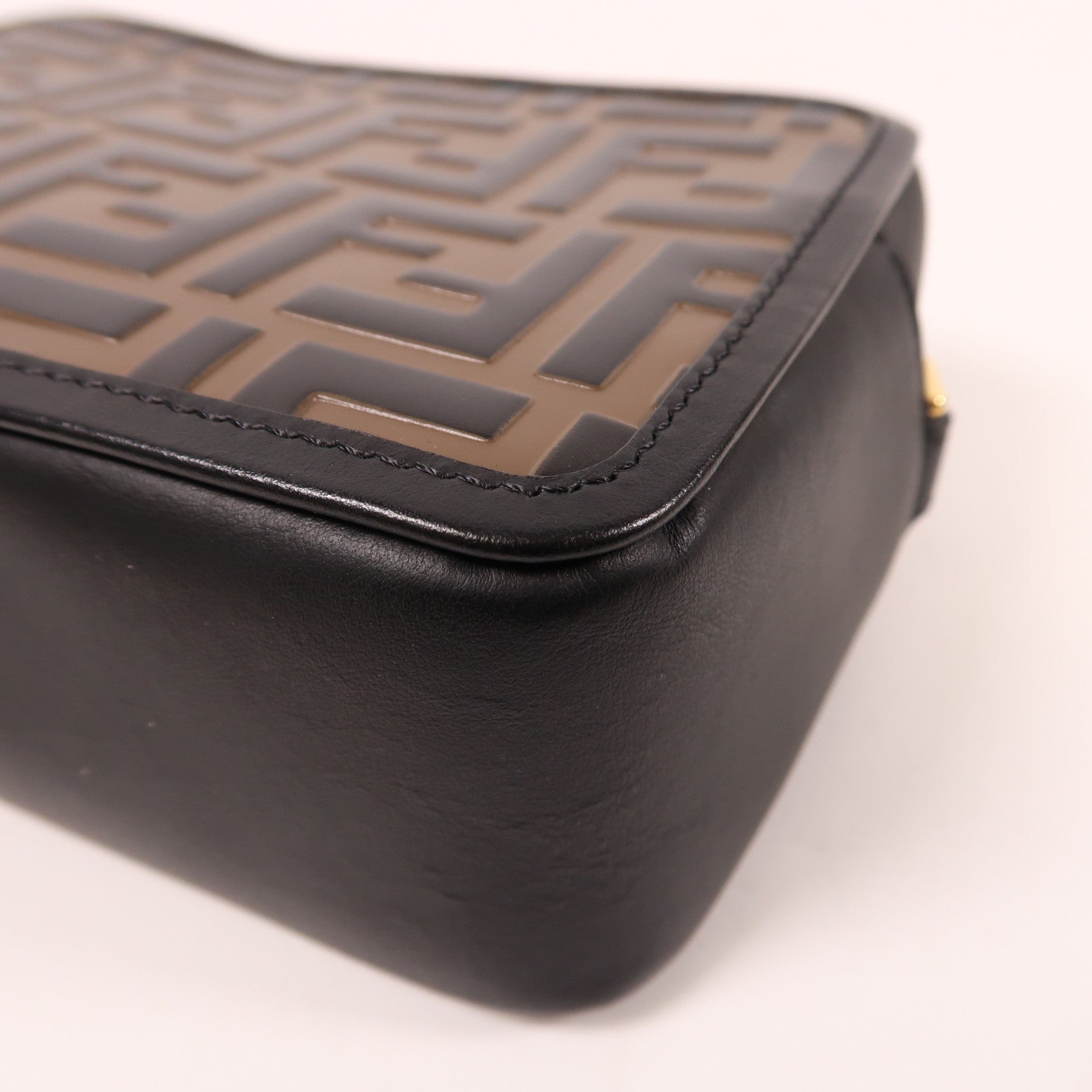 FENDI 皮革Shoulder Bag金扣肩背袋棕色/黑色