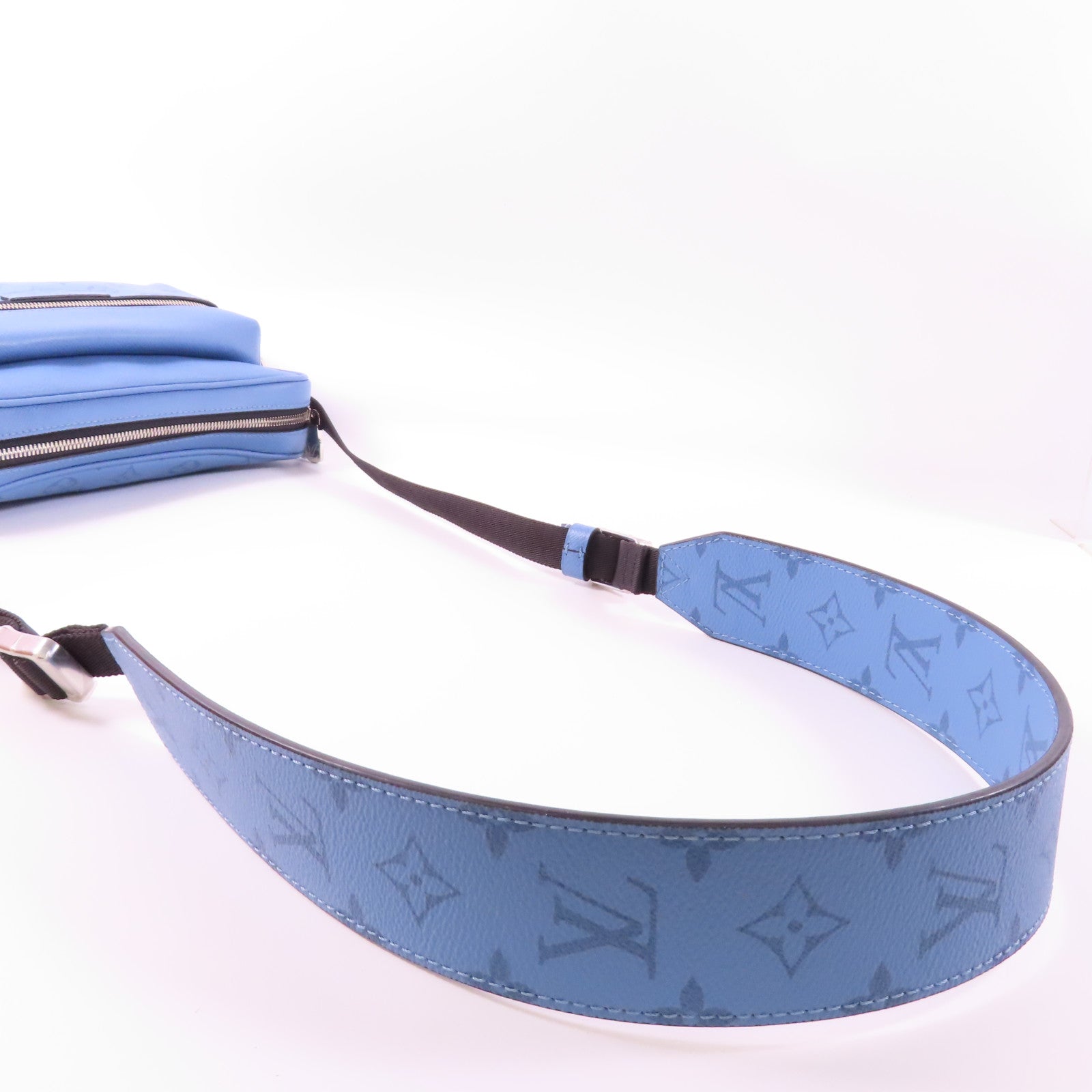 LOUIS VUITTON Monogram Outdoor Messenger銀扣肩背袋藍色