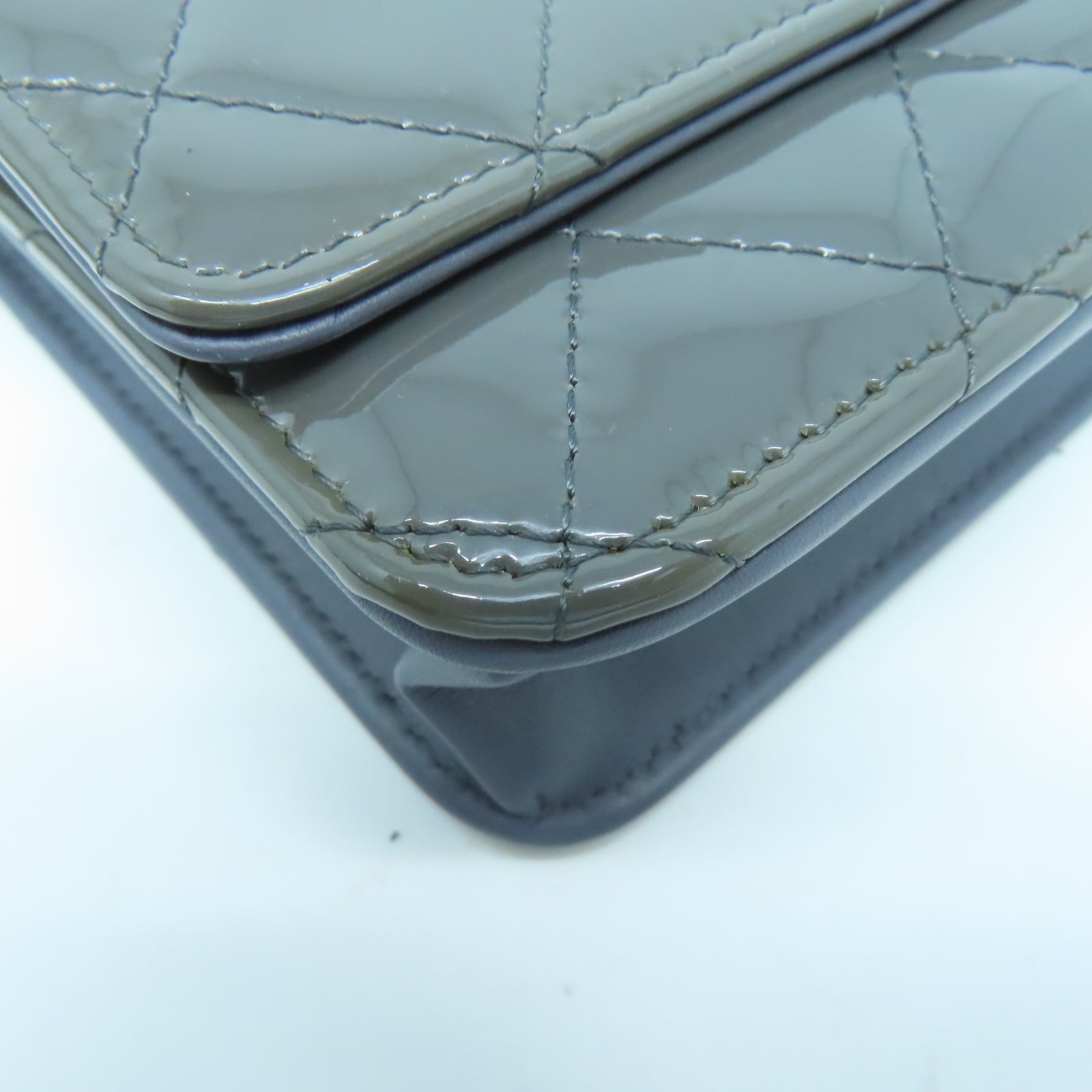 CHANEL 【激減優惠】菱格漆皮皮革Wallet On Chain銀扣鏈帶肩背袋灰色