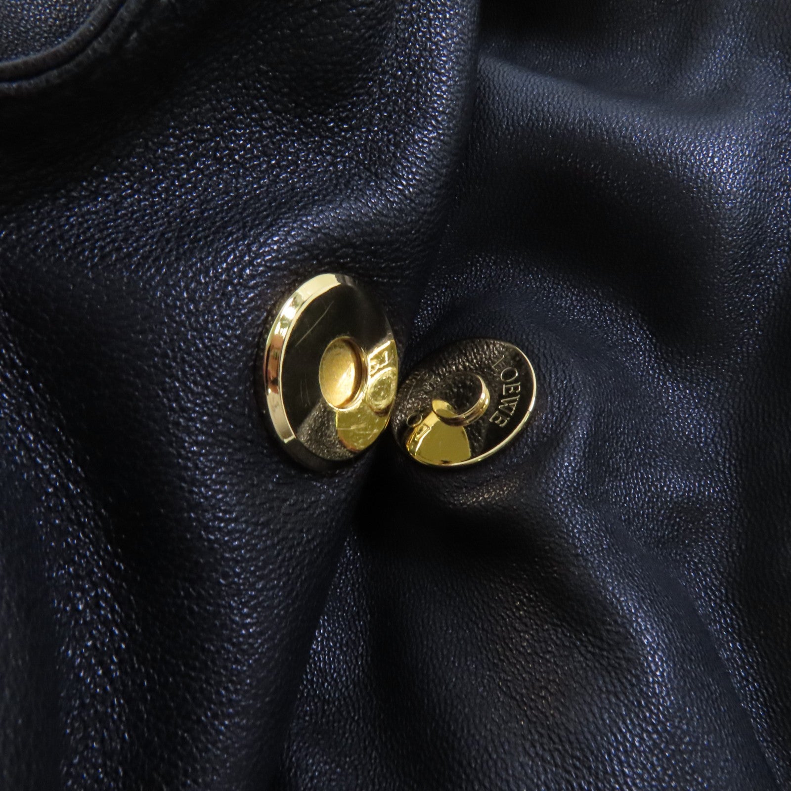 LOEWE 羊皮皮革Shoulder Bag金扣肩背袋