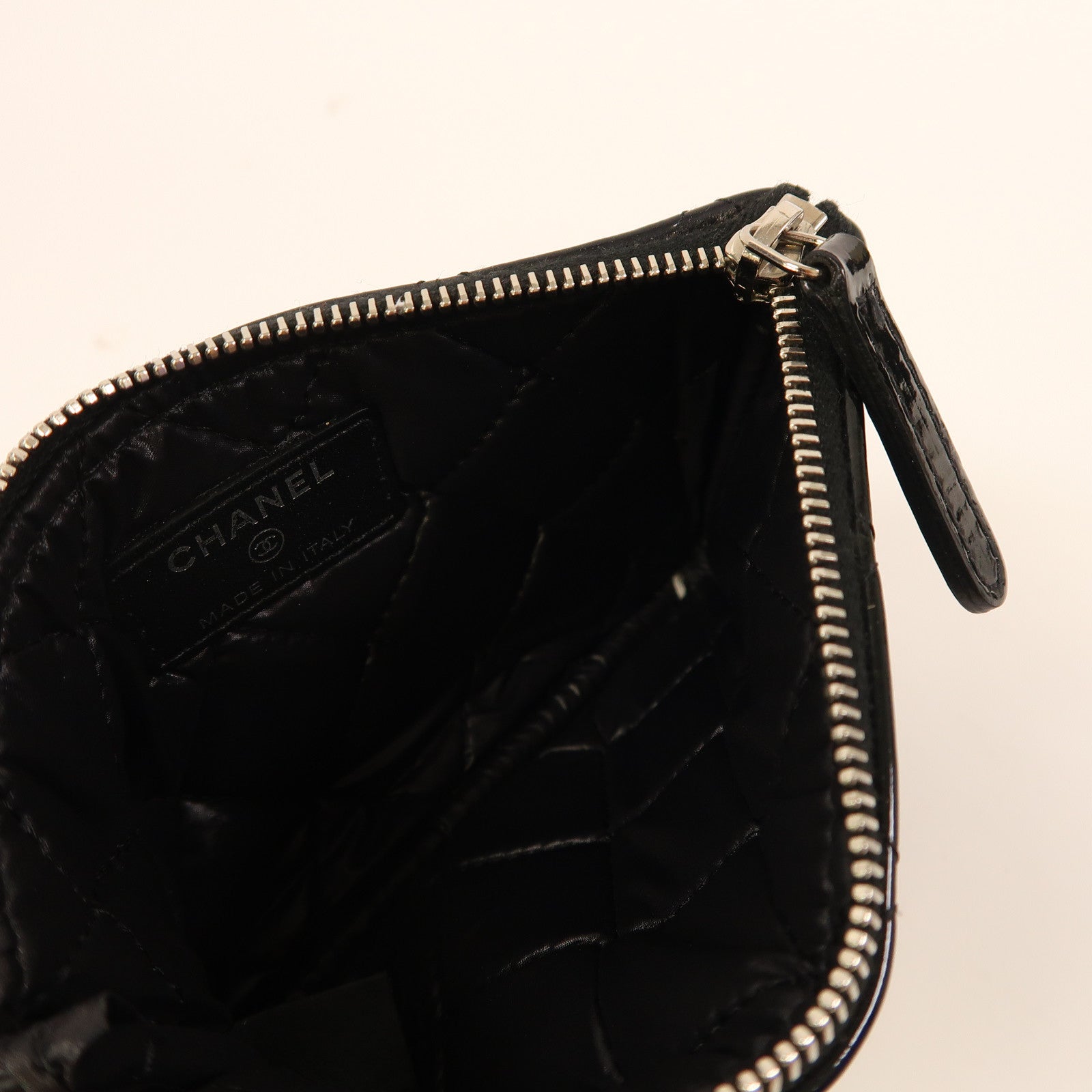 CHANEL 菱格漆皮皮革Round Wallet銀扣圓錢包黑色