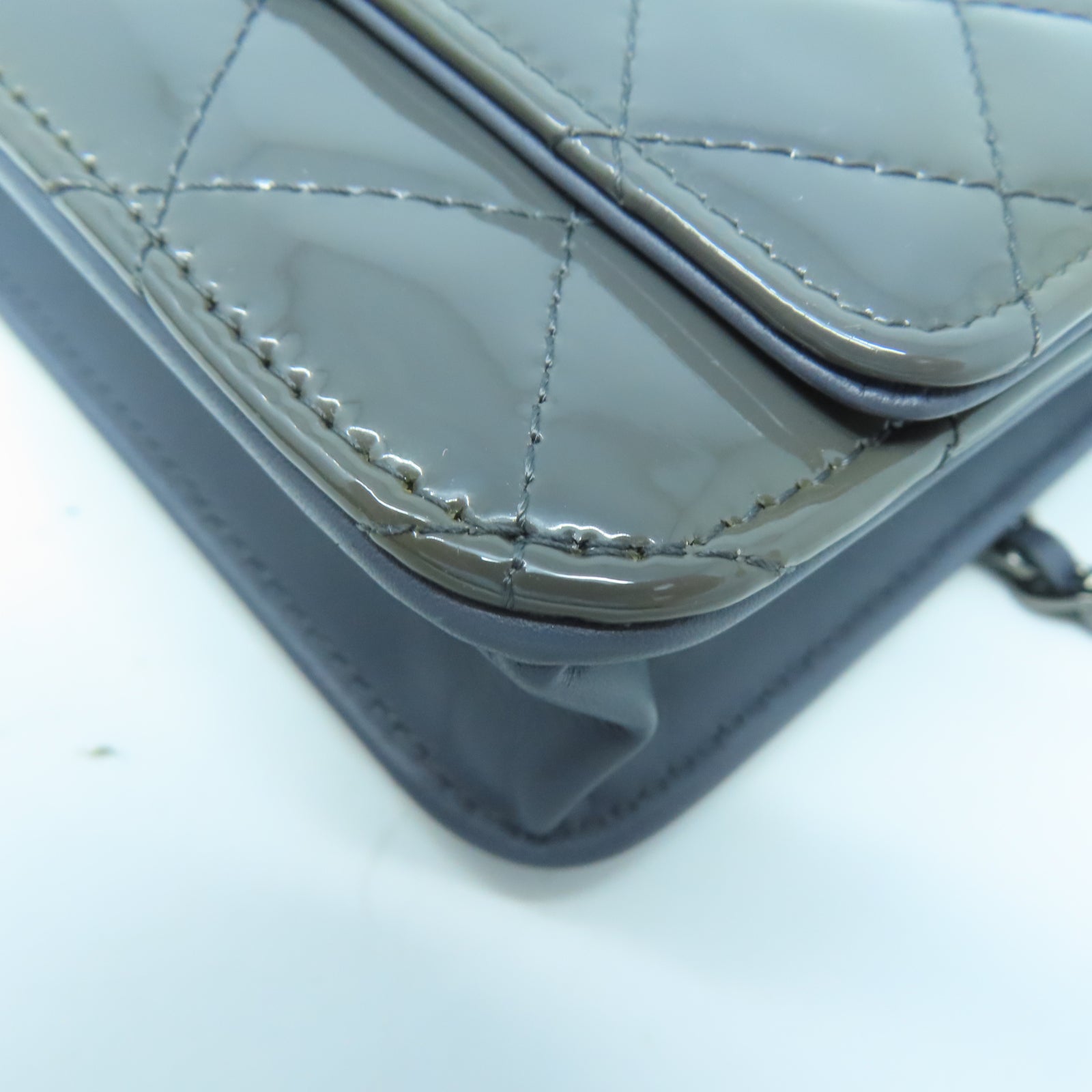 CHANEL 【激減優惠】菱格漆皮皮革Wallet On Chain銀扣鏈帶肩背袋灰色