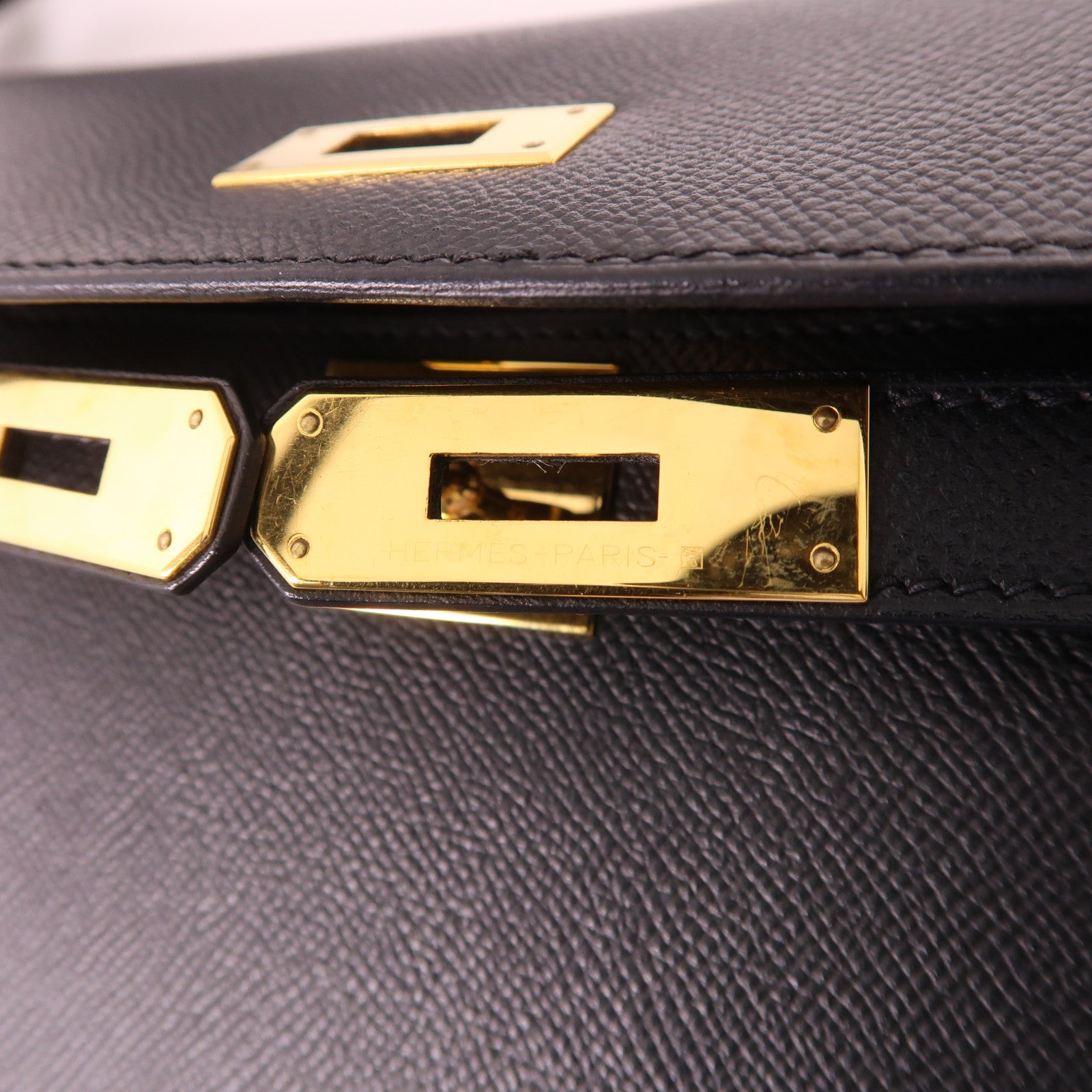 HERMES Epsom皮革Kelly Depeches 25金扣手拿包Noir