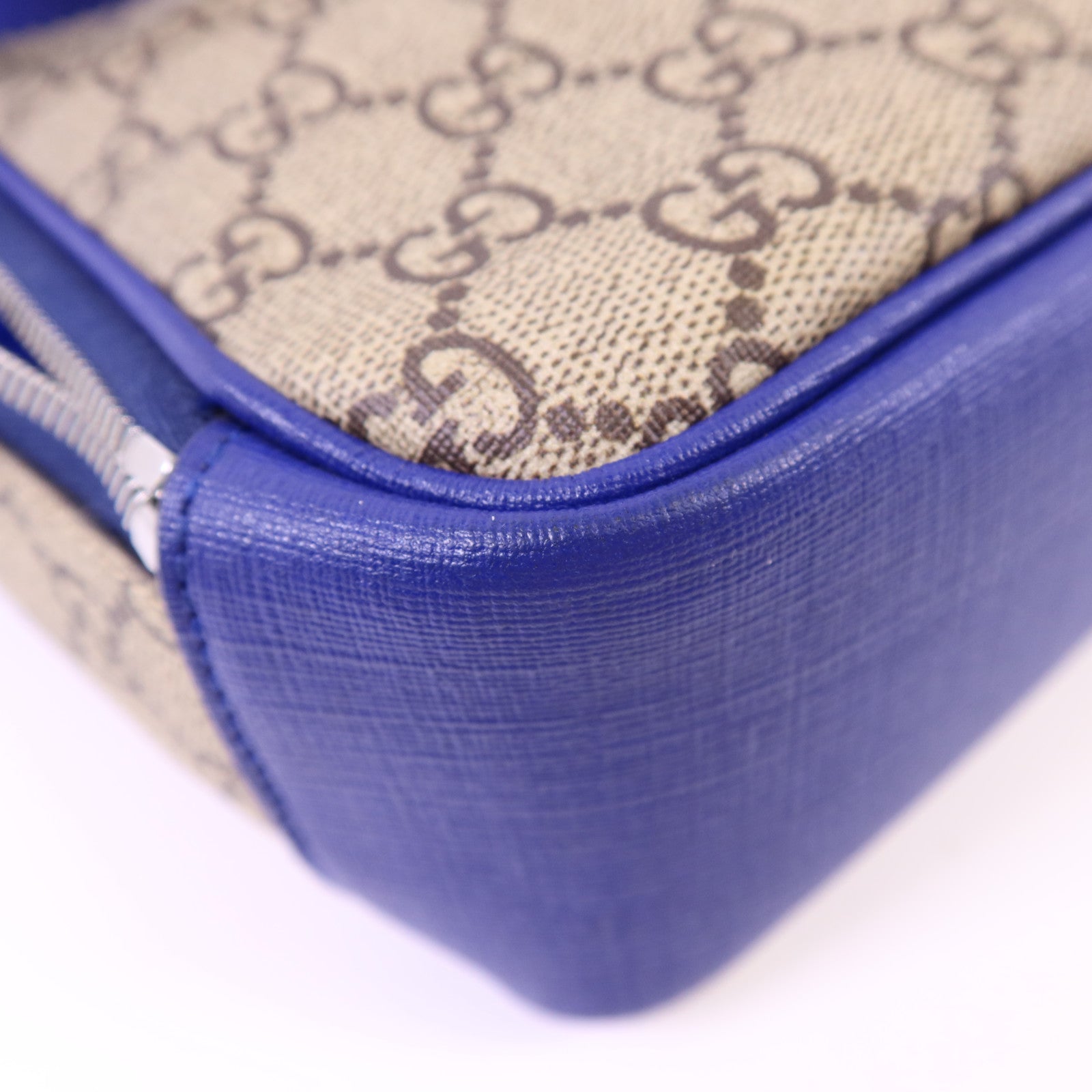 GUCCI 塗層帆布GG Supreme Dog Printed Bag銀扣肩背袋432688