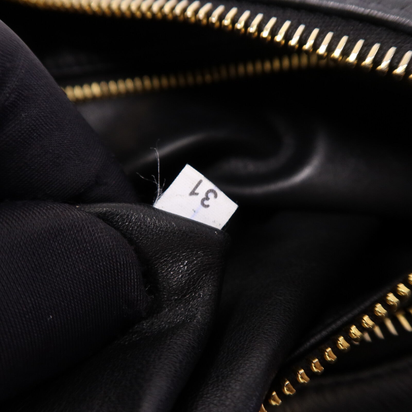 PRADA 【激減優惠】羊皮皮革Aimee金扣肩背袋