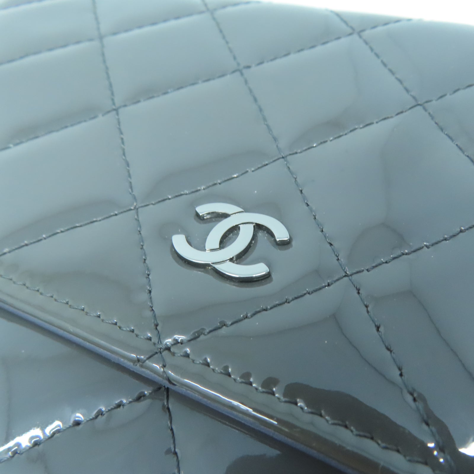 CHANEL 【激減優惠】菱格漆皮皮革Wallet On Chain銀扣鏈帶肩背袋灰色