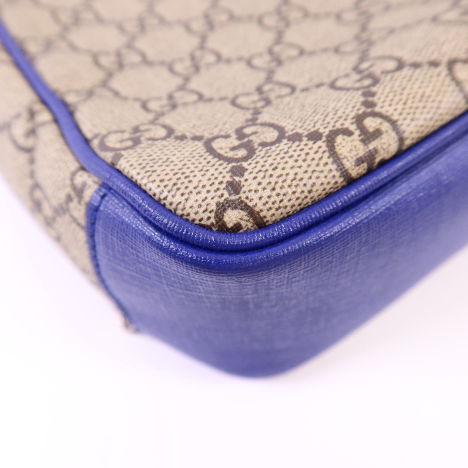 GUCCI 塗層帆布GG Supreme Dog Printed Bag銀扣肩背袋432688