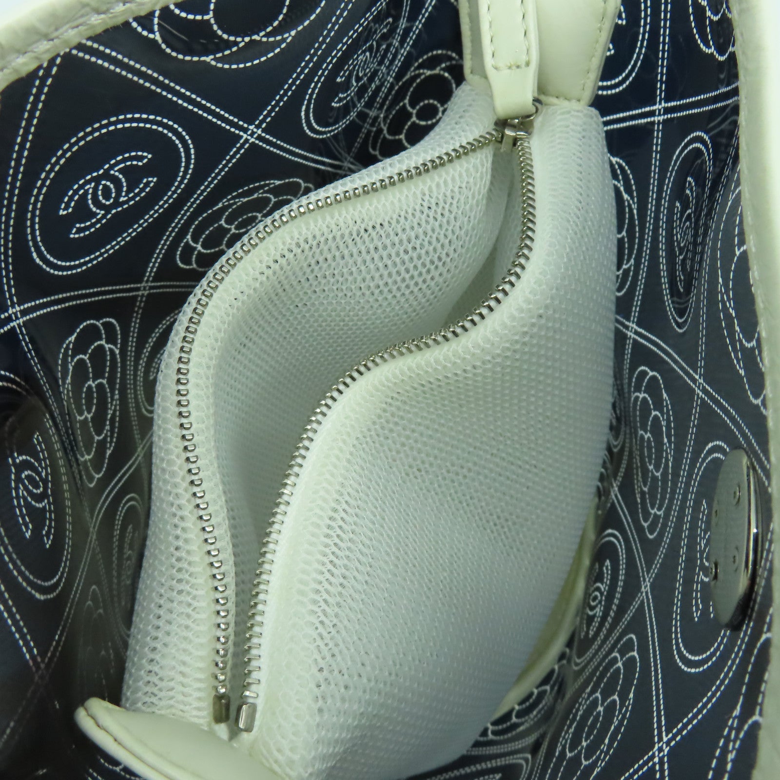 CHANEL 【清倉大減價】牛皮皮革/PVC Chain Shoulder銀扣鏈帶肩背袋黑色/白色