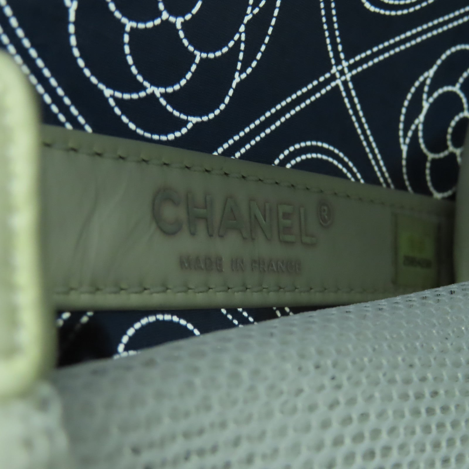 CHANEL 【清倉大減價】牛皮皮革/PVC Chain Shoulder銀扣鏈帶肩背袋黑色/白色